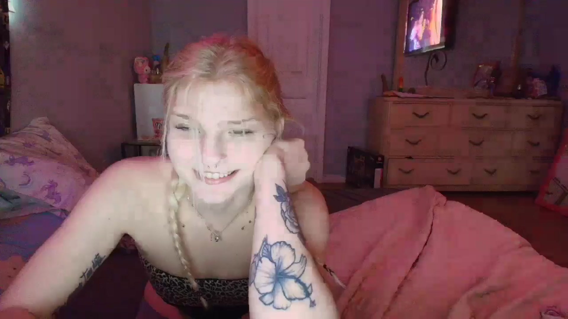 Gallery image thumbnail from DuckChan0's myfreecams stream on, 02/06/2025, 16:20 image 16 of 20
