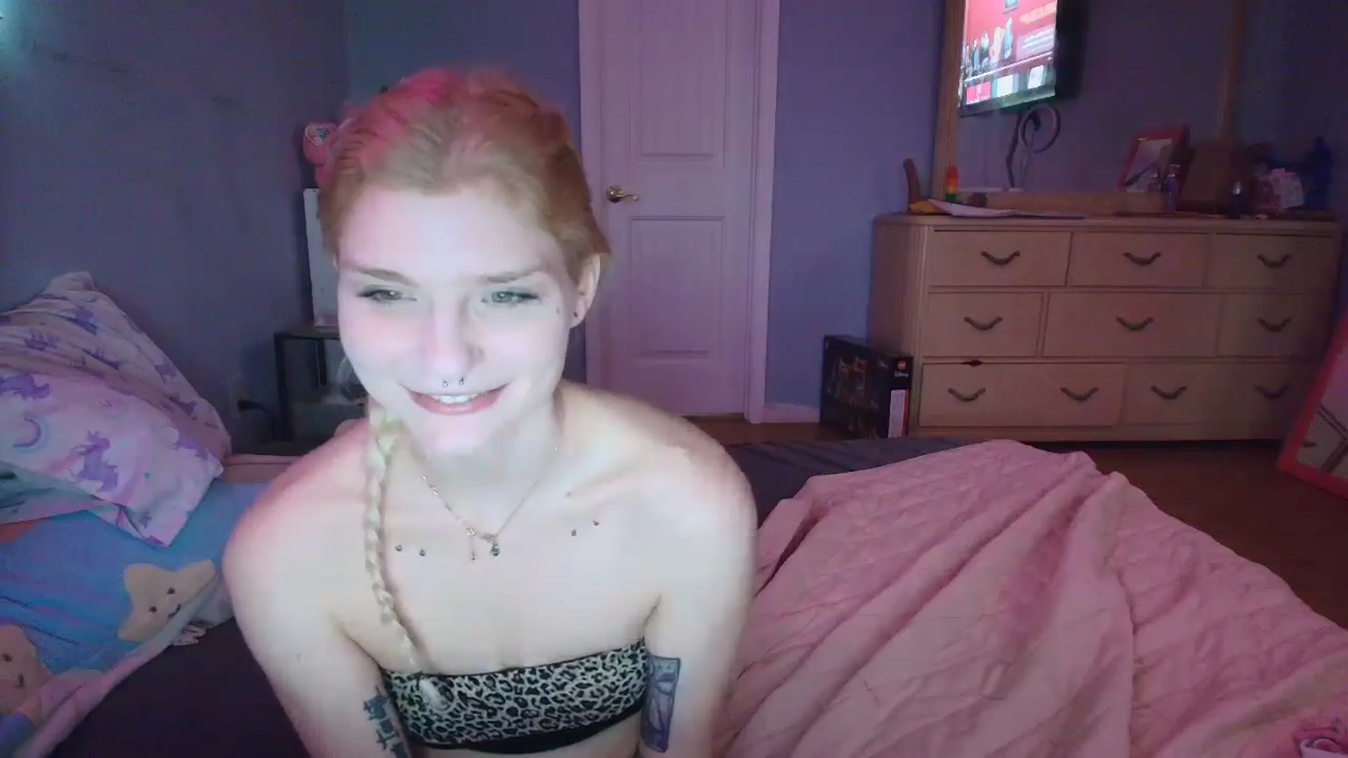Gallery image thumbnail from DuckChan0's myfreecams stream on, 02/06/2025, 16:20 image 10 of 20