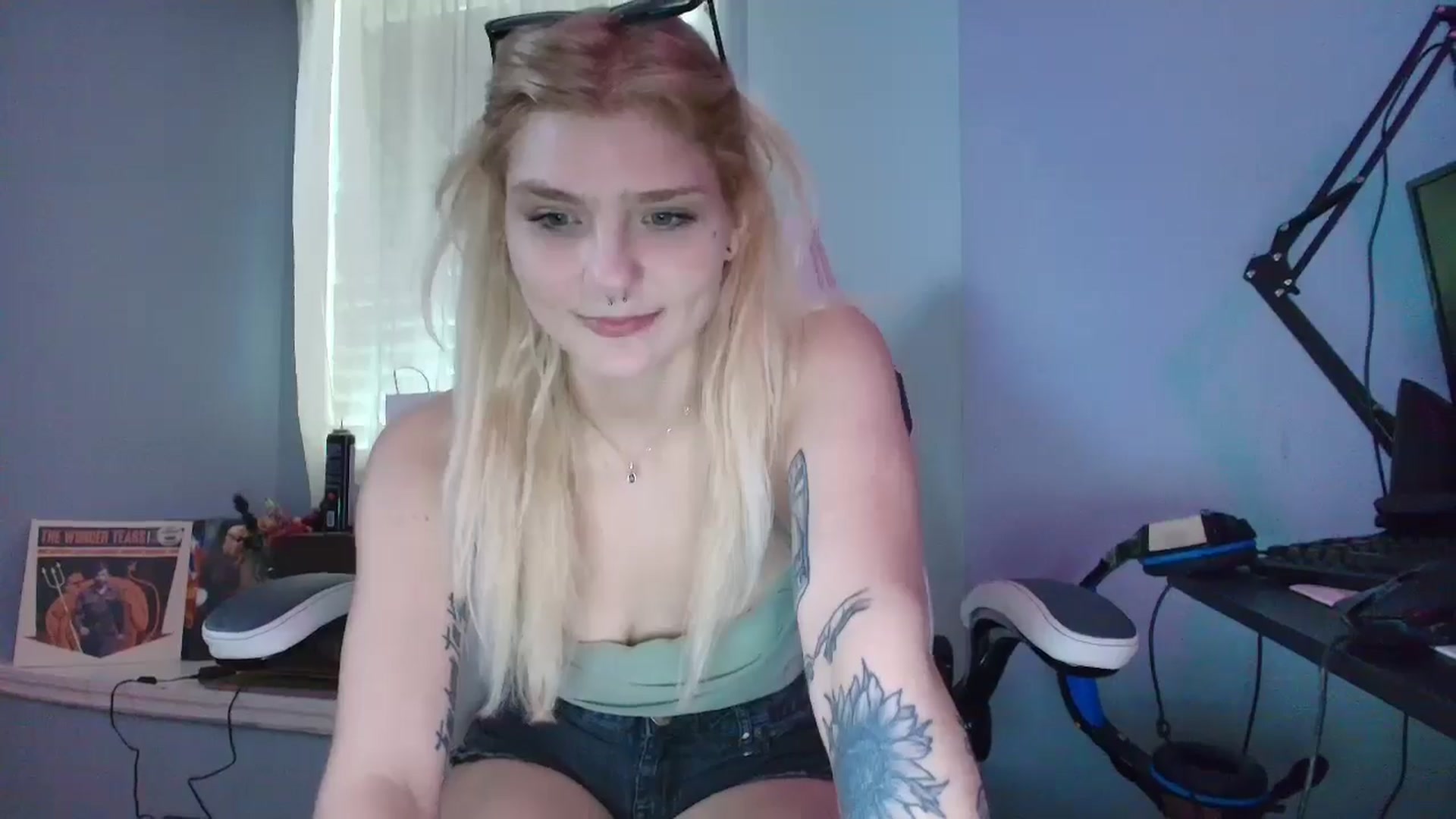 Gallery image thumbnail from DuckChan0's myfreecams stream on, 02/06/2025, 17:49 image 16 of 20