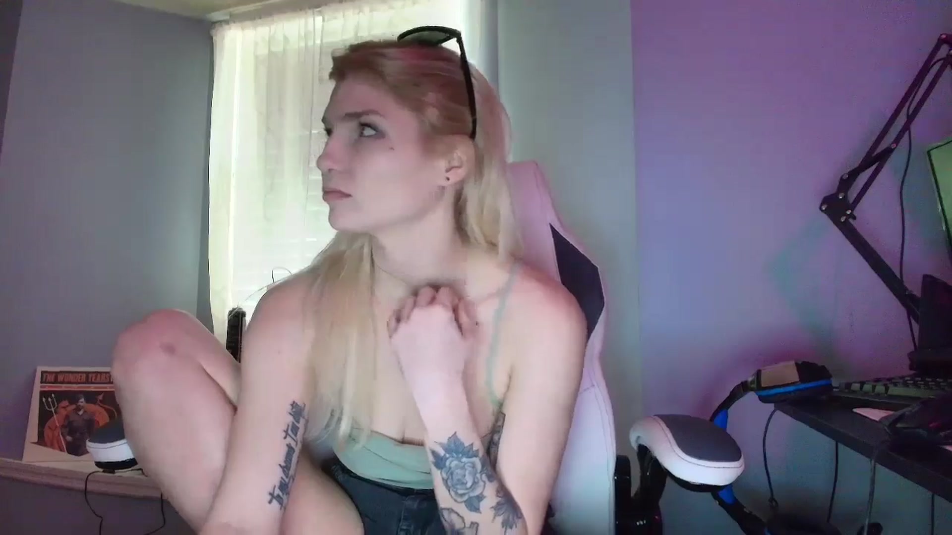 Gallery image thumbnail from DuckChan0's myfreecams stream on, 02/06/2025, 17:49 image 10 of 20
