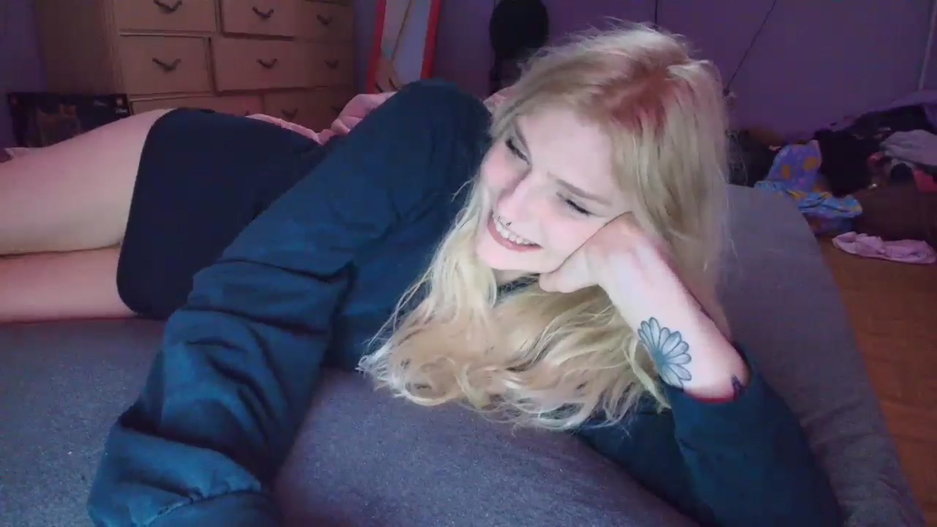 Gallery image thumbnail from DuckChan0's myfreecams stream on, 02/07/2025, 01:49 image 10 of 20