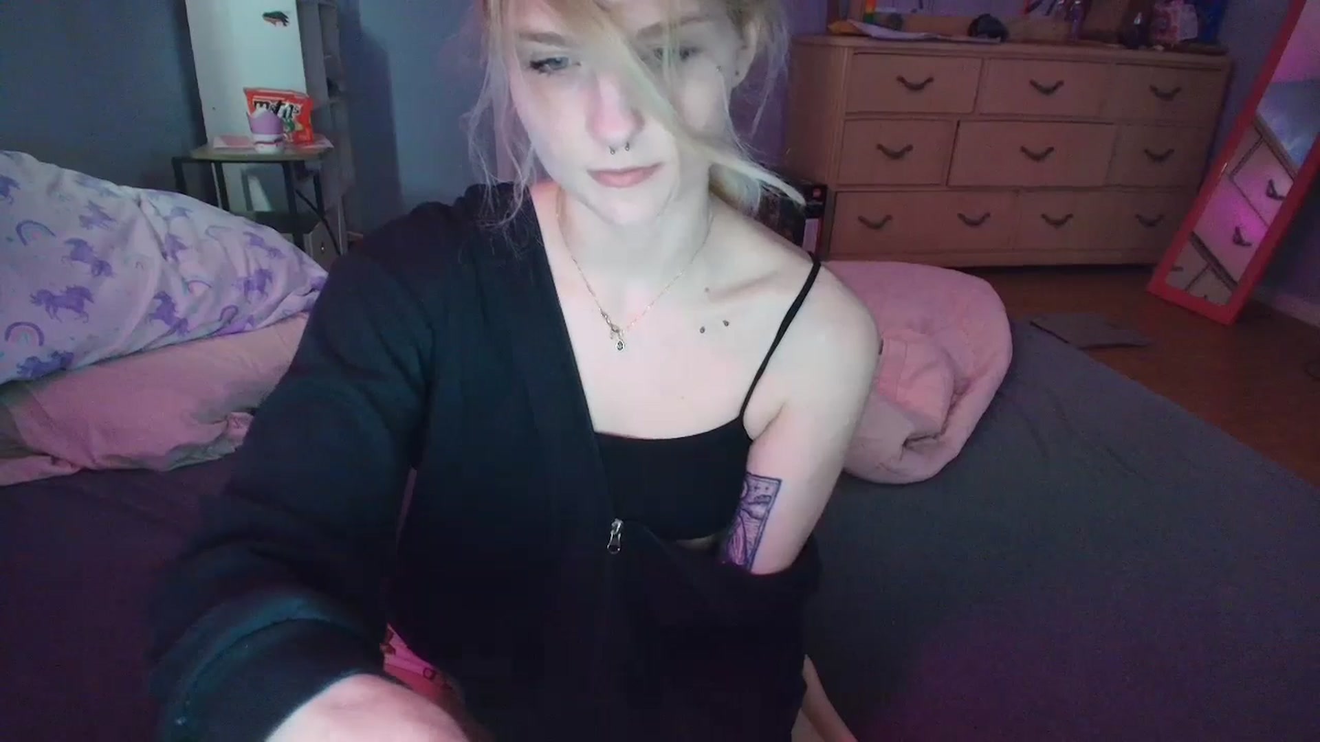 Gallery image thumbnail from DuckChan0's myfreecams stream on, 02/07/2025, 15:48 image 4 of 20