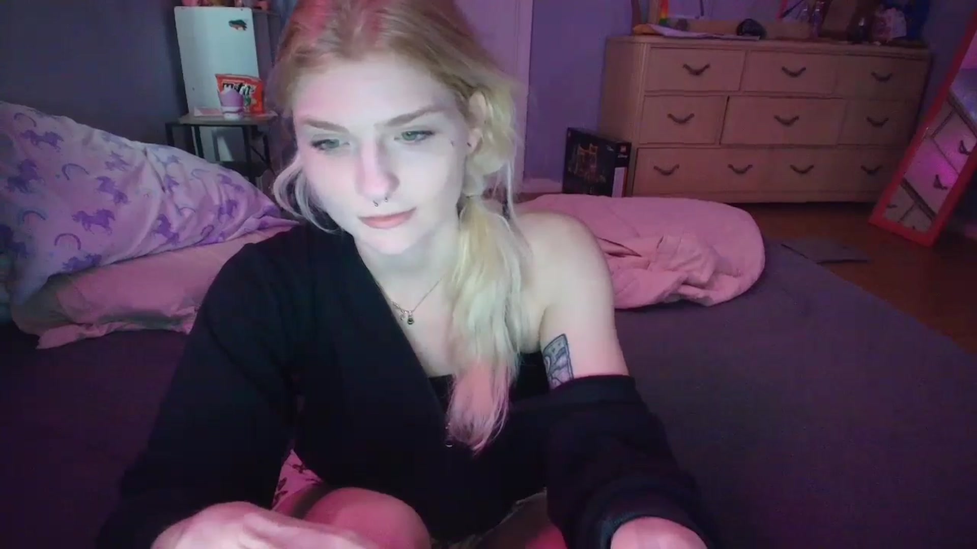Gallery image thumbnail from DuckChan0's myfreecams stream on, 02/07/2025, 15:48 image 17 of 20