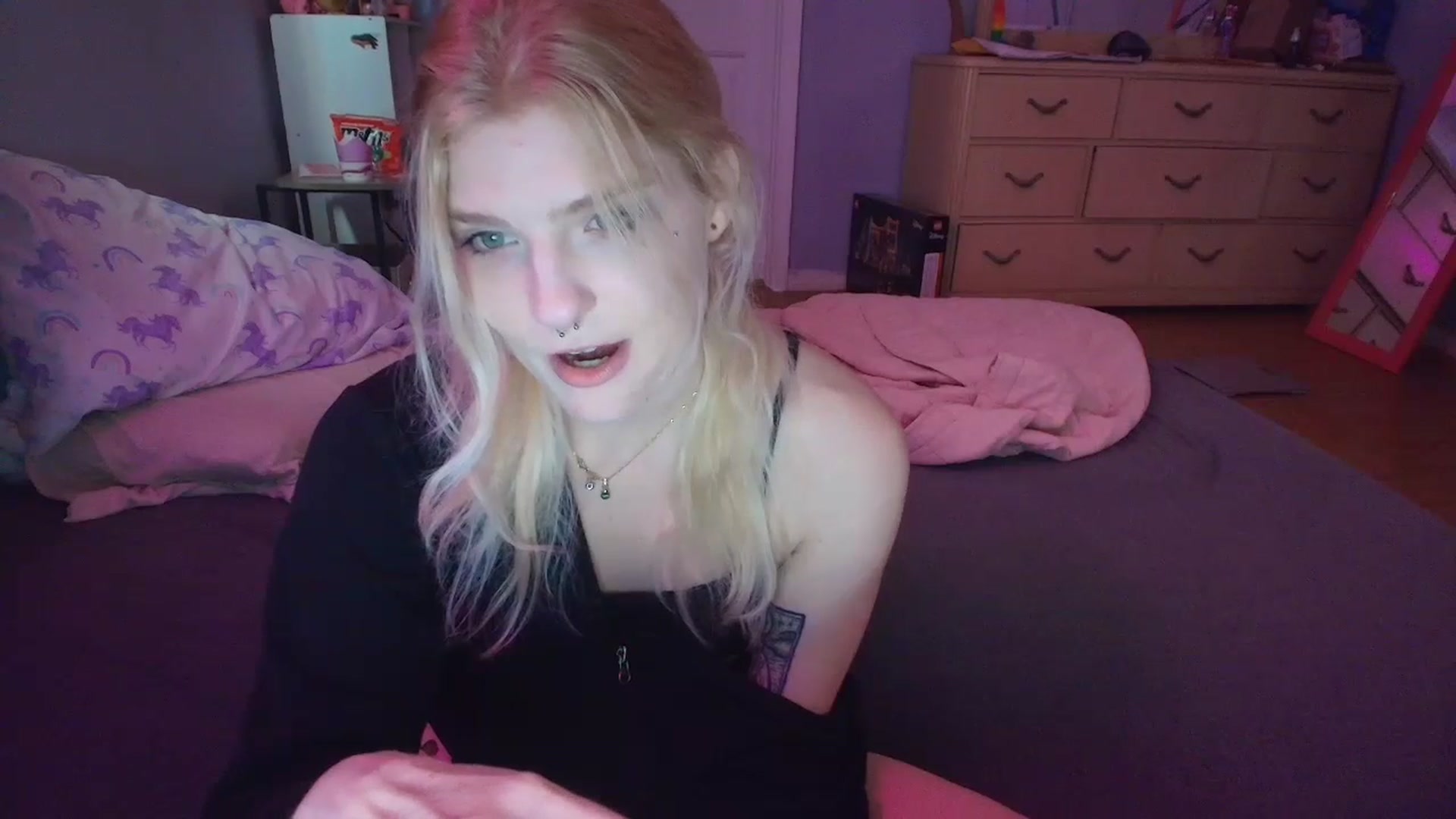 Gallery image thumbnail from DuckChan0's myfreecams stream on, 02/07/2025, 15:48 image 15 of 20