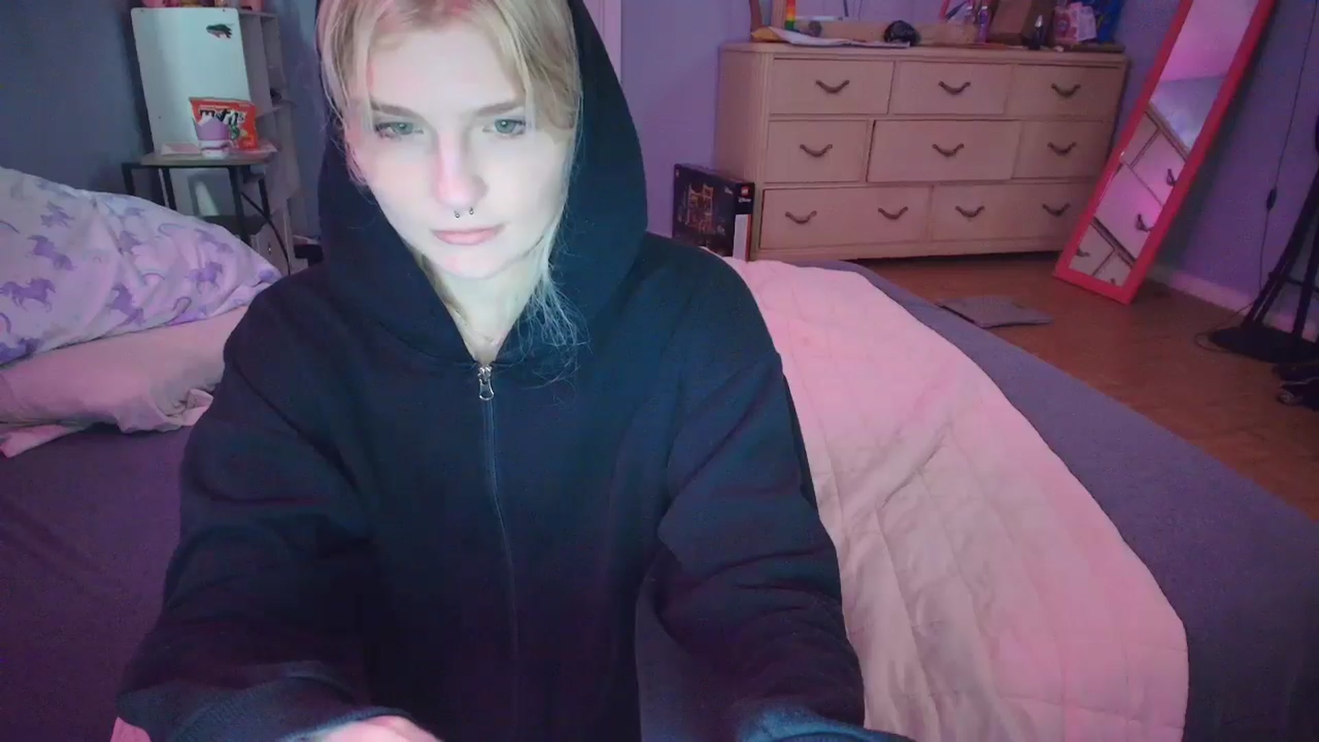 Gallery image thumbnail from DuckChan0's myfreecams stream on, 02/07/2025, 16:42 image 14 of 20