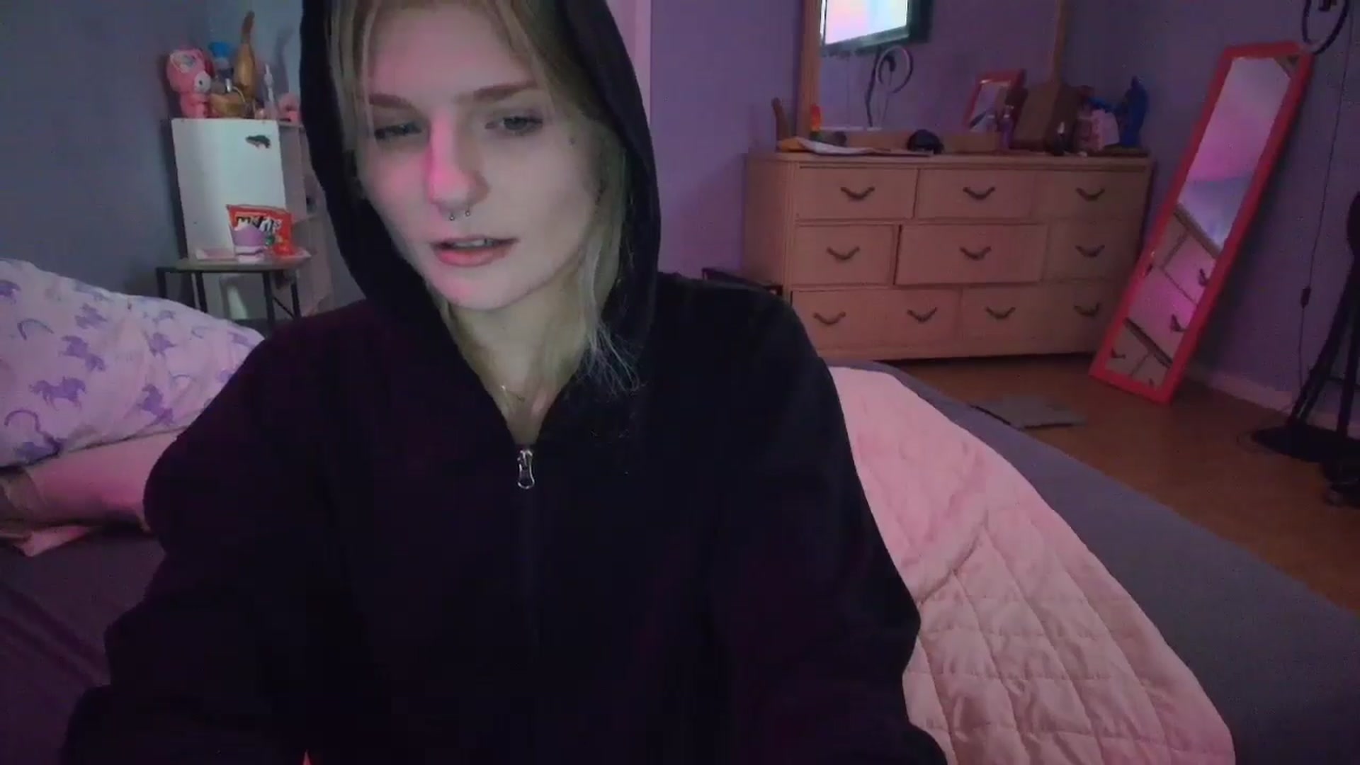 Gallery image thumbnail from DuckChan0's myfreecams stream on, 02/07/2025, 16:42 image 12 of 20