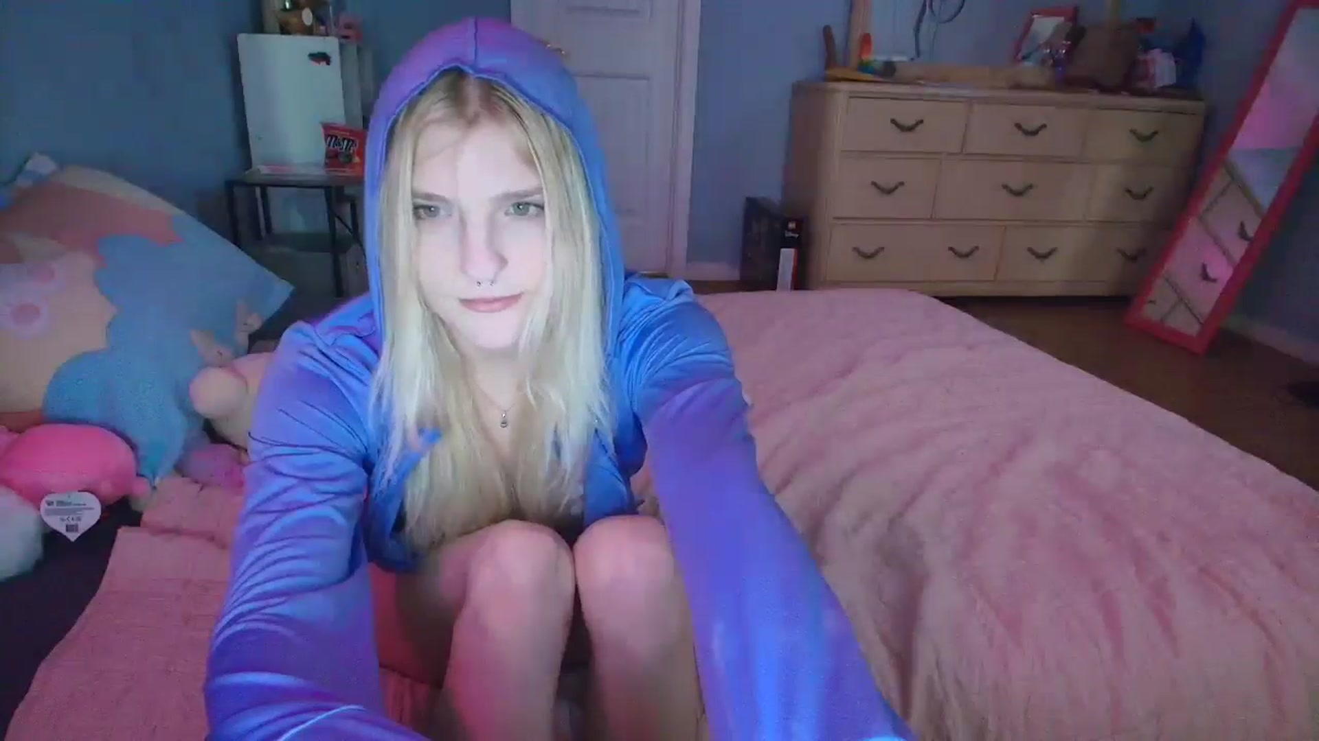 Gallery image thumbnail from DuckChan0's myfreecams stream on, 02/08/2025, 18:15 image 17 of 20