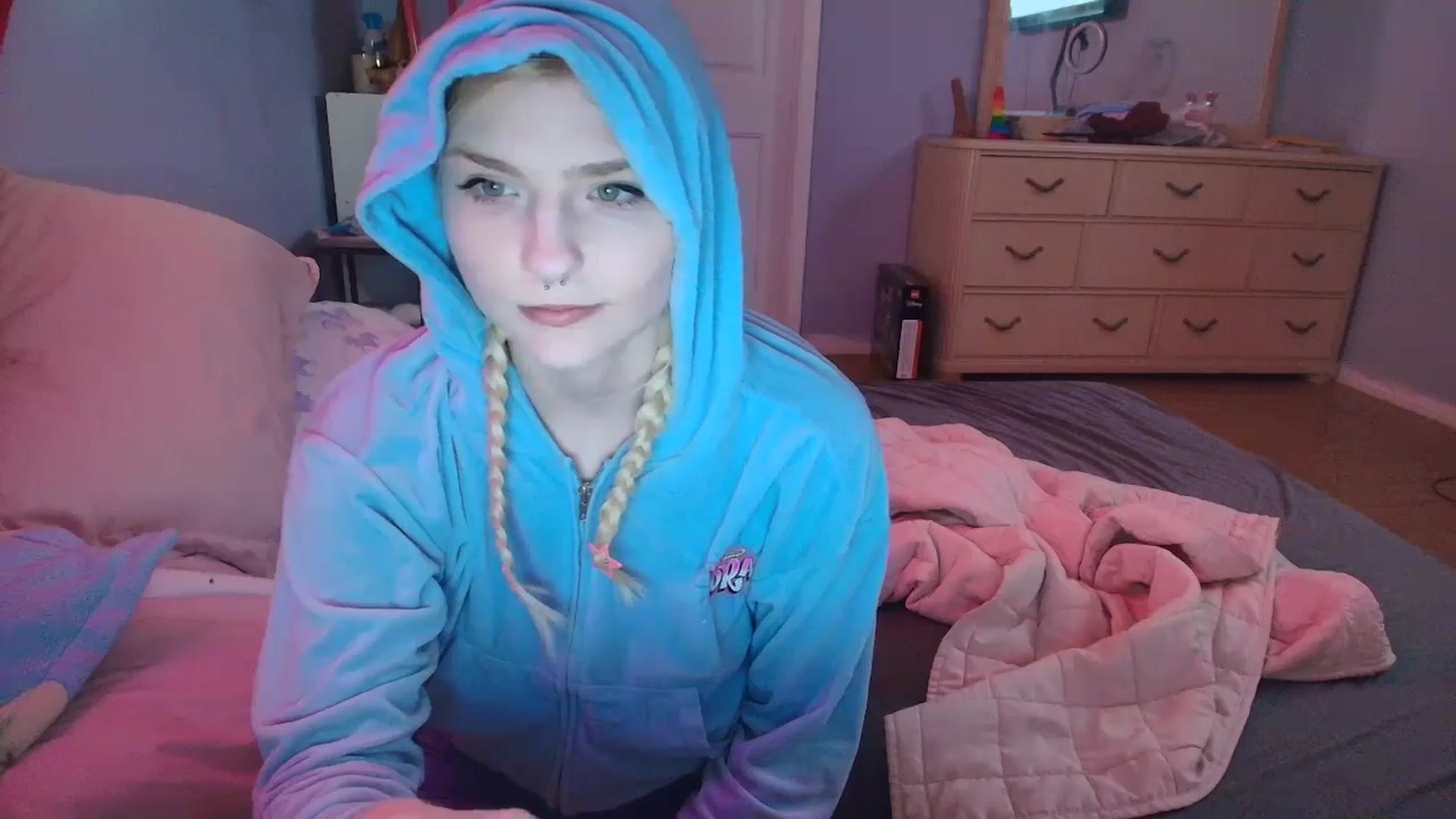Gallery image thumbnail from DuckChan0's myfreecams stream on, 02/10/2025, 14:28 image 15 of 20