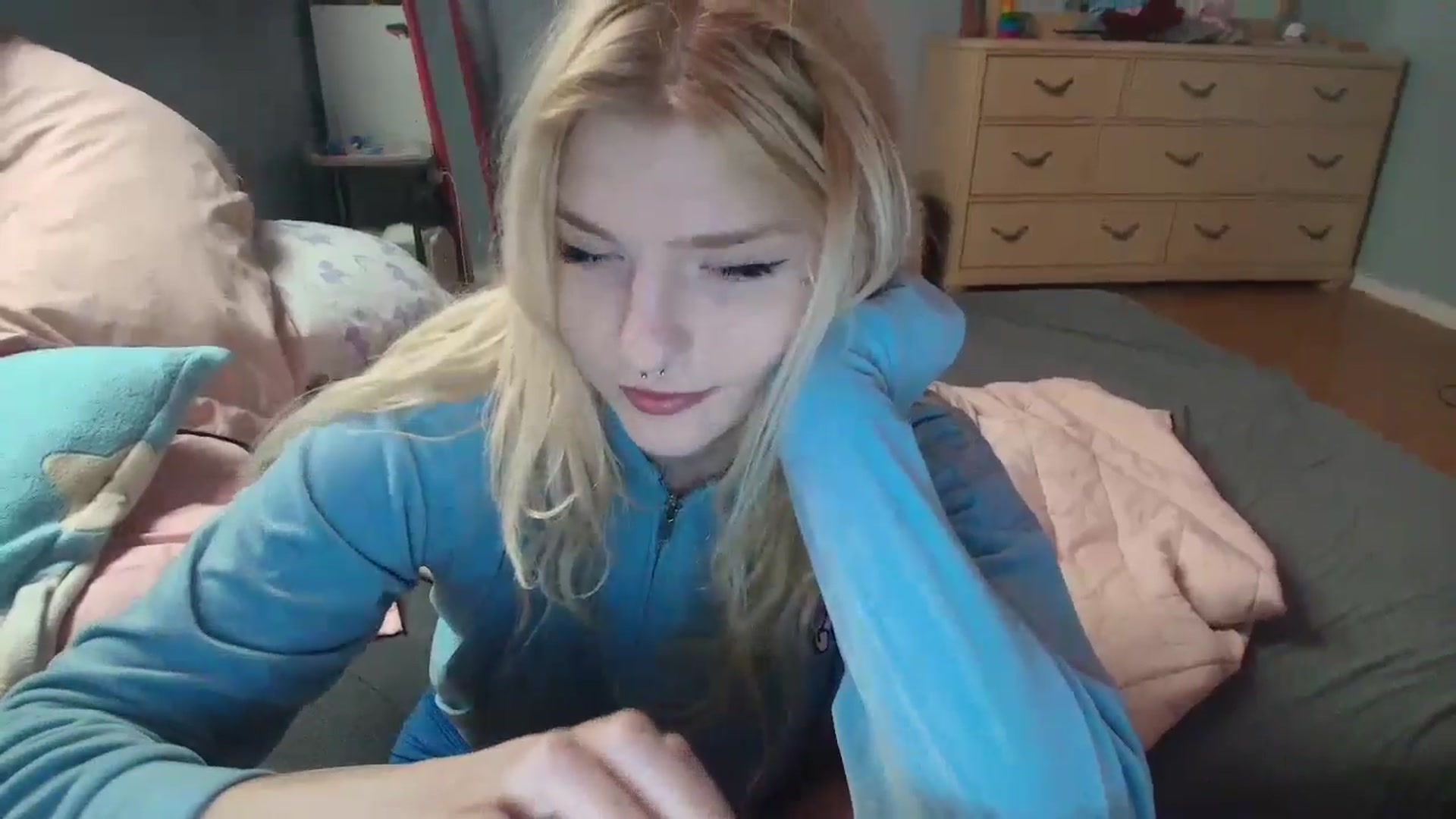 Gallery image thumbnail from DuckChan0's myfreecams stream on, 02/10/2025, 14:28 image 6 of 20
