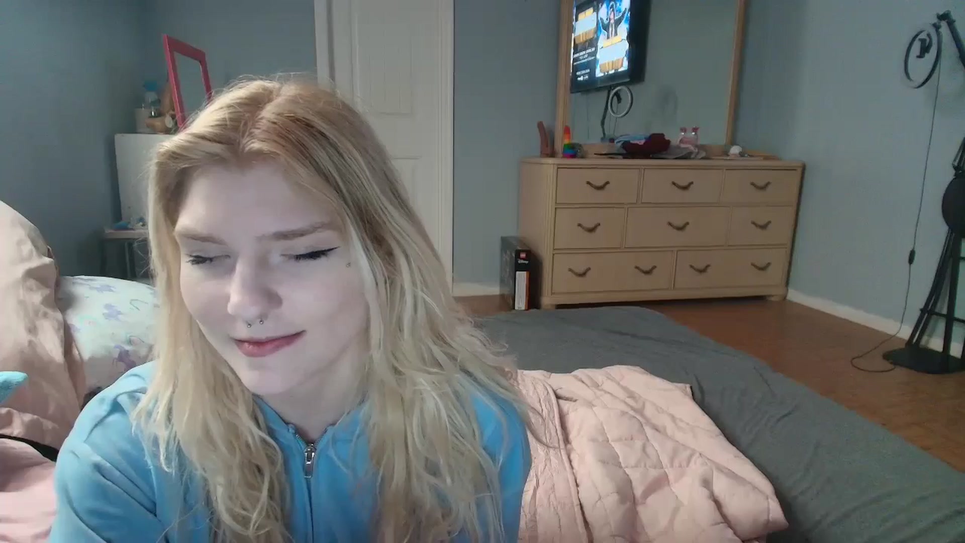 Gallery image thumbnail from DuckChan0's myfreecams stream on, 02/10/2025, 14:28 image 8 of 20