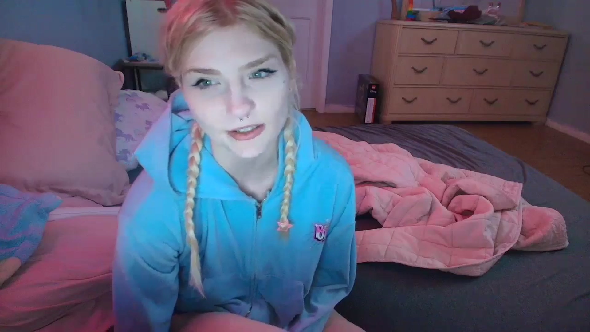 Gallery image thumbnail from DuckChan0's myfreecams stream on, 02/10/2025, 14:28 image 18 of 20