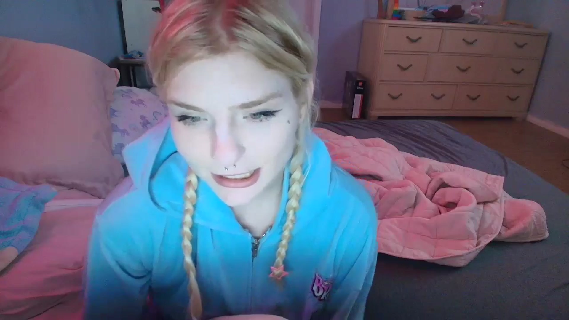 Gallery image thumbnail from DuckChan0's myfreecams stream on, 02/10/2025, 14:28 image 19 of 20
