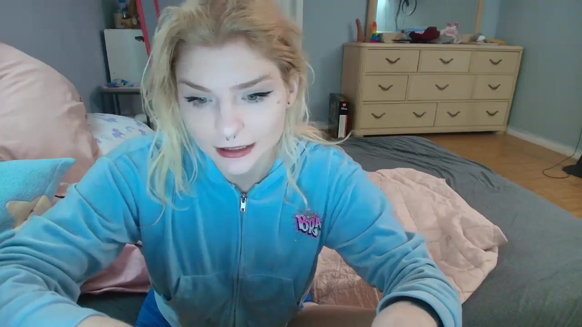 Gallery image thumbnail from DuckChan0's myfreecams stream on, 02/10/2025, 14:28 image 3 of 20