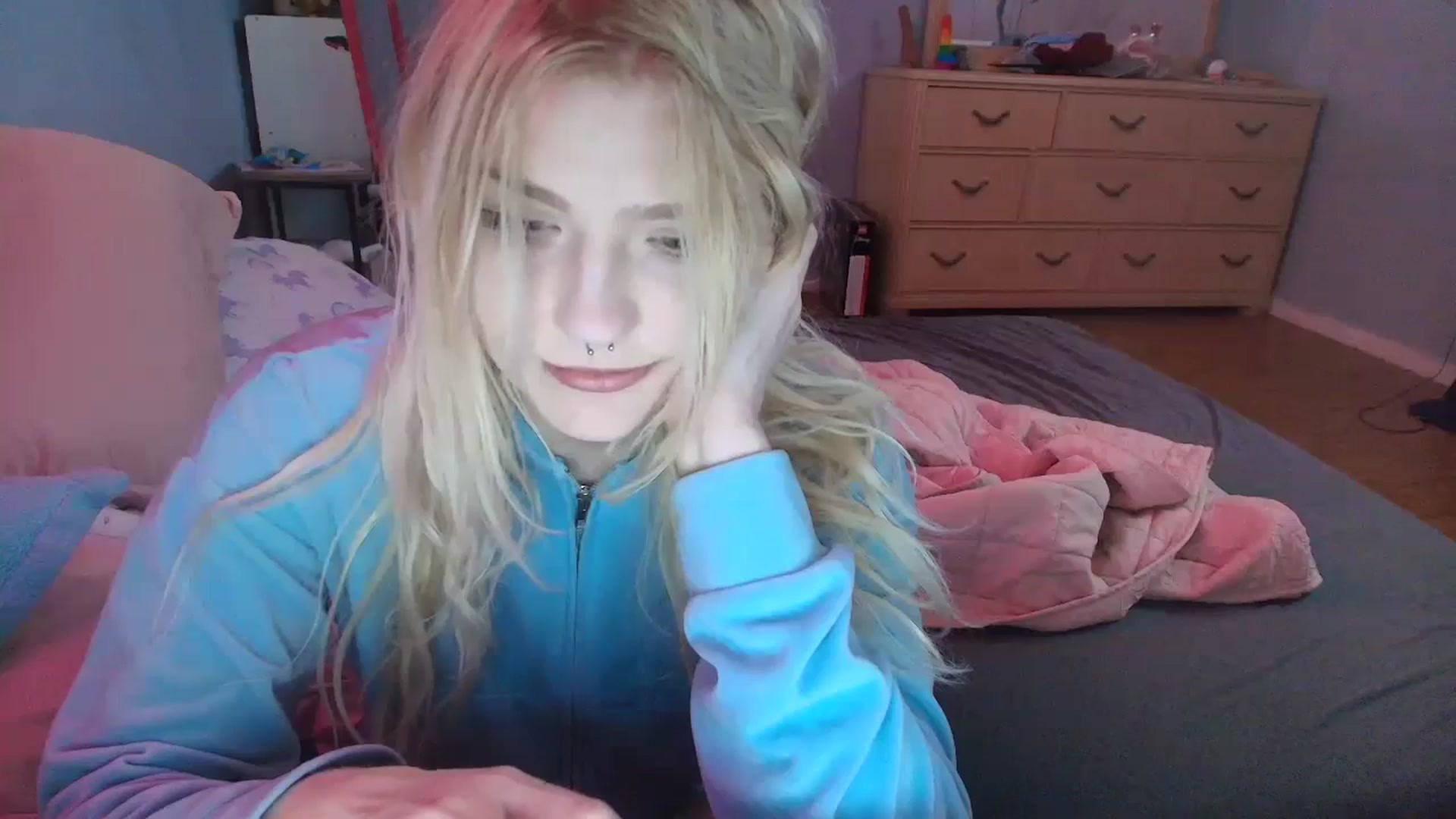 Gallery image thumbnail from DuckChan0's myfreecams stream on, 02/10/2025, 14:28 image 12 of 20