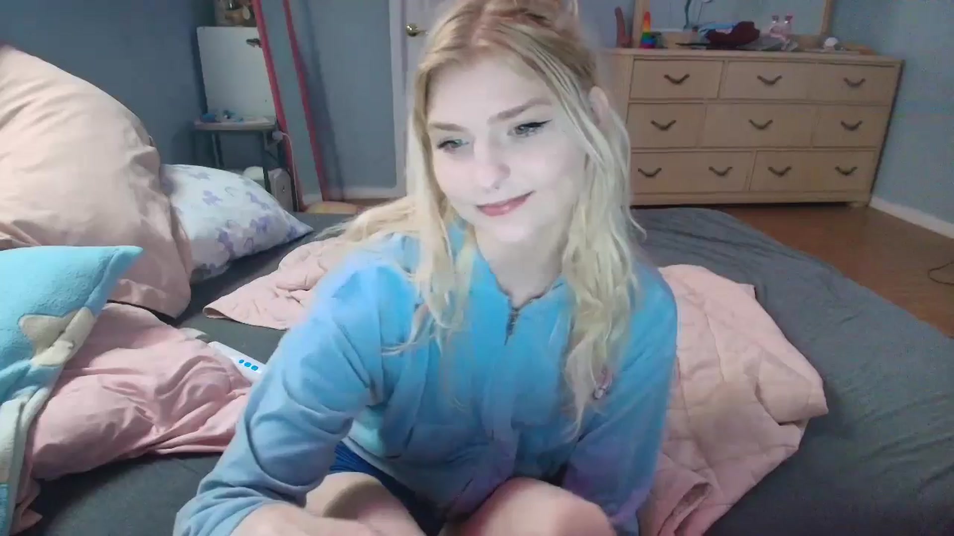 Gallery image thumbnail from DuckChan0's myfreecams stream on, 02/10/2025, 14:28 image 5 of 20
