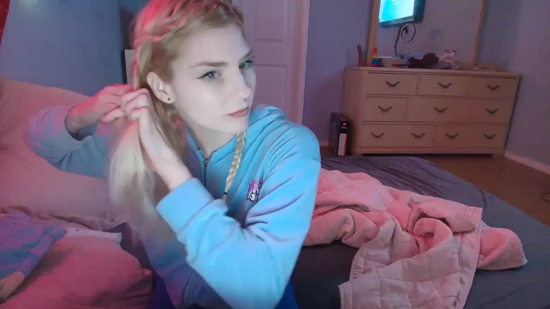 Gallery image thumbnail from DuckChan0's myfreecams stream on, 02/10/2025, 14:28 image 14 of 20