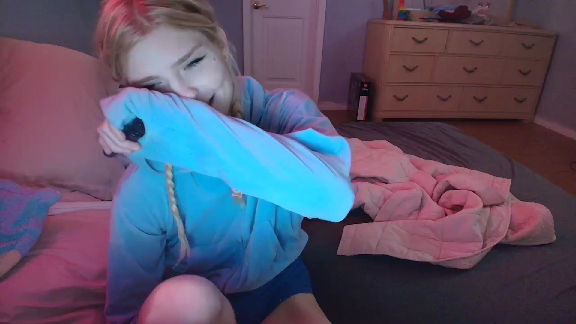 Gallery image thumbnail from DuckChan0's myfreecams stream on, 02/10/2025, 14:28 image 17 of 20