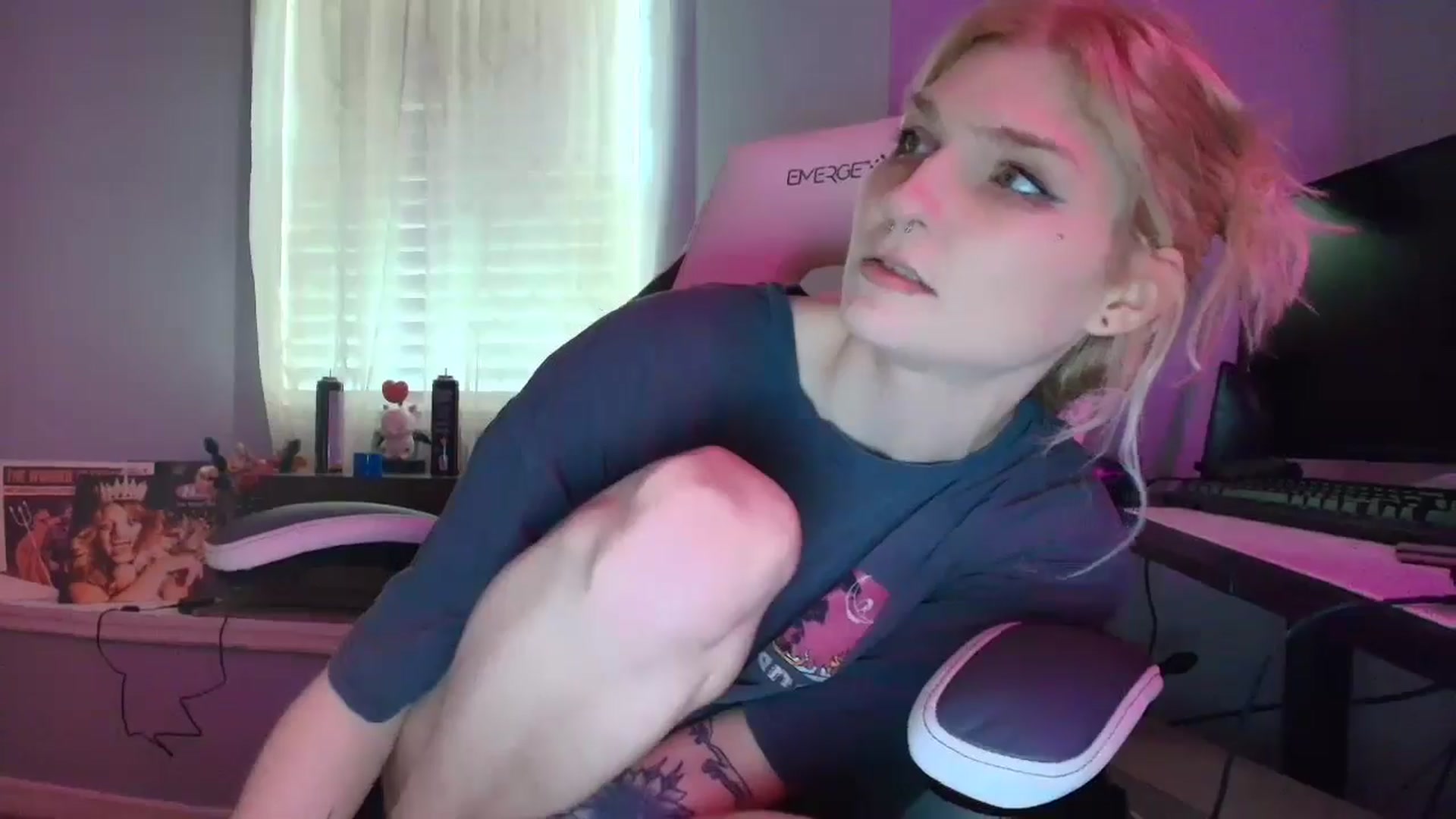 Gallery image thumbnail from DuckChan0's myfreecams stream on, 02/11/2025, 16:16 image 6 of 20