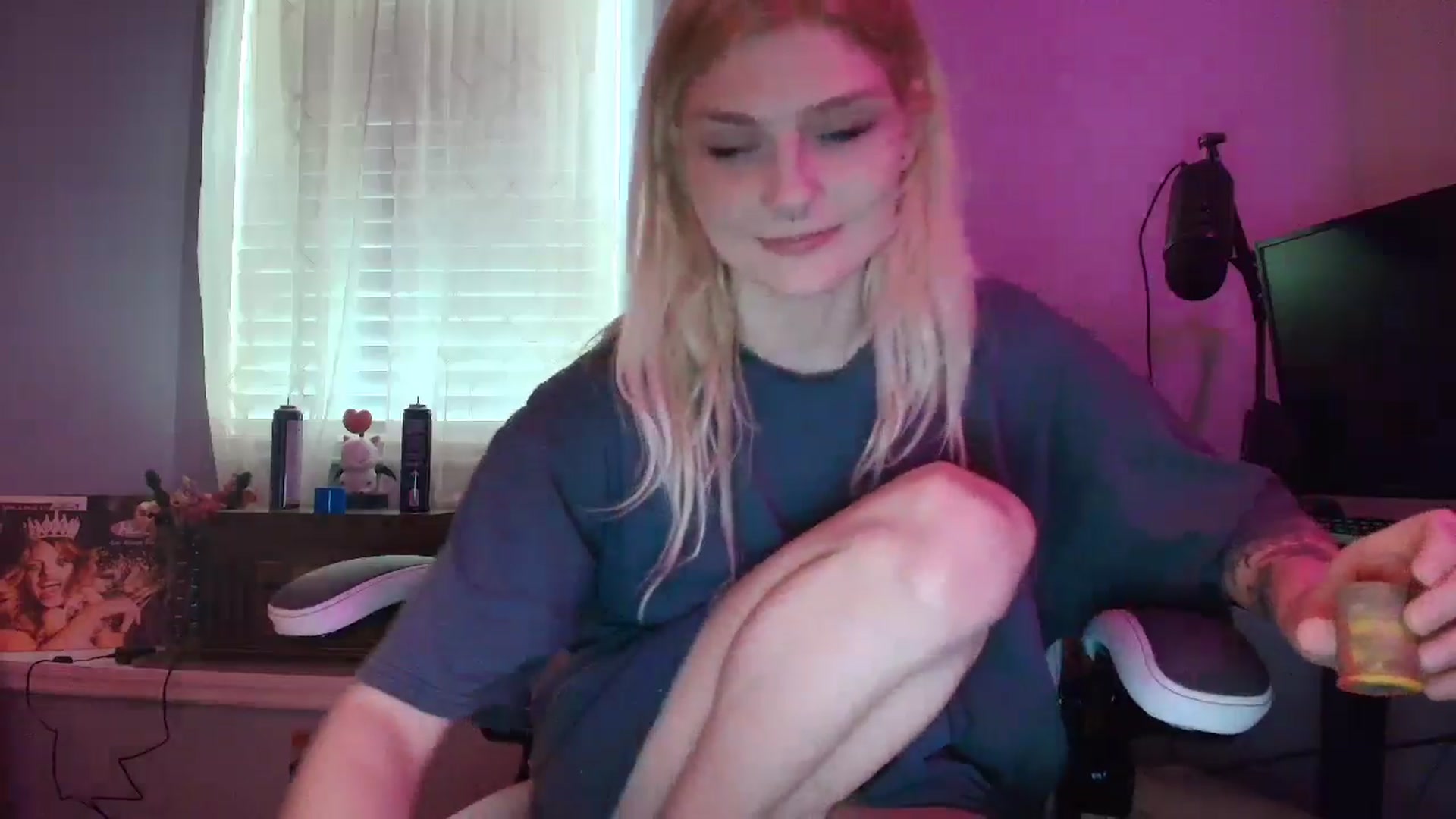 Gallery image thumbnail from DuckChan0's myfreecams stream on, 02/11/2025, 18:04 image 2 of 20