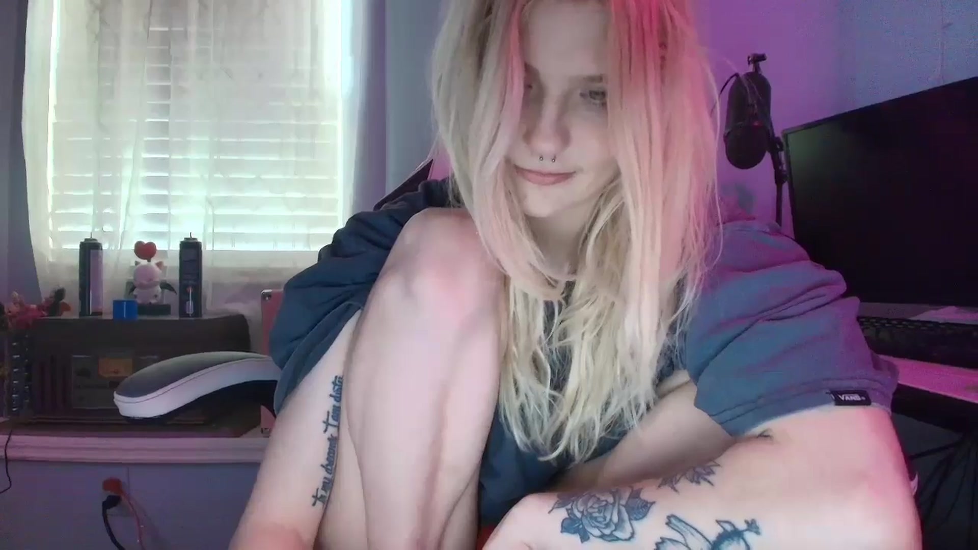 Gallery image thumbnail from DuckChan0's myfreecams stream on, 02/11/2025, 18:04 image 18 of 20