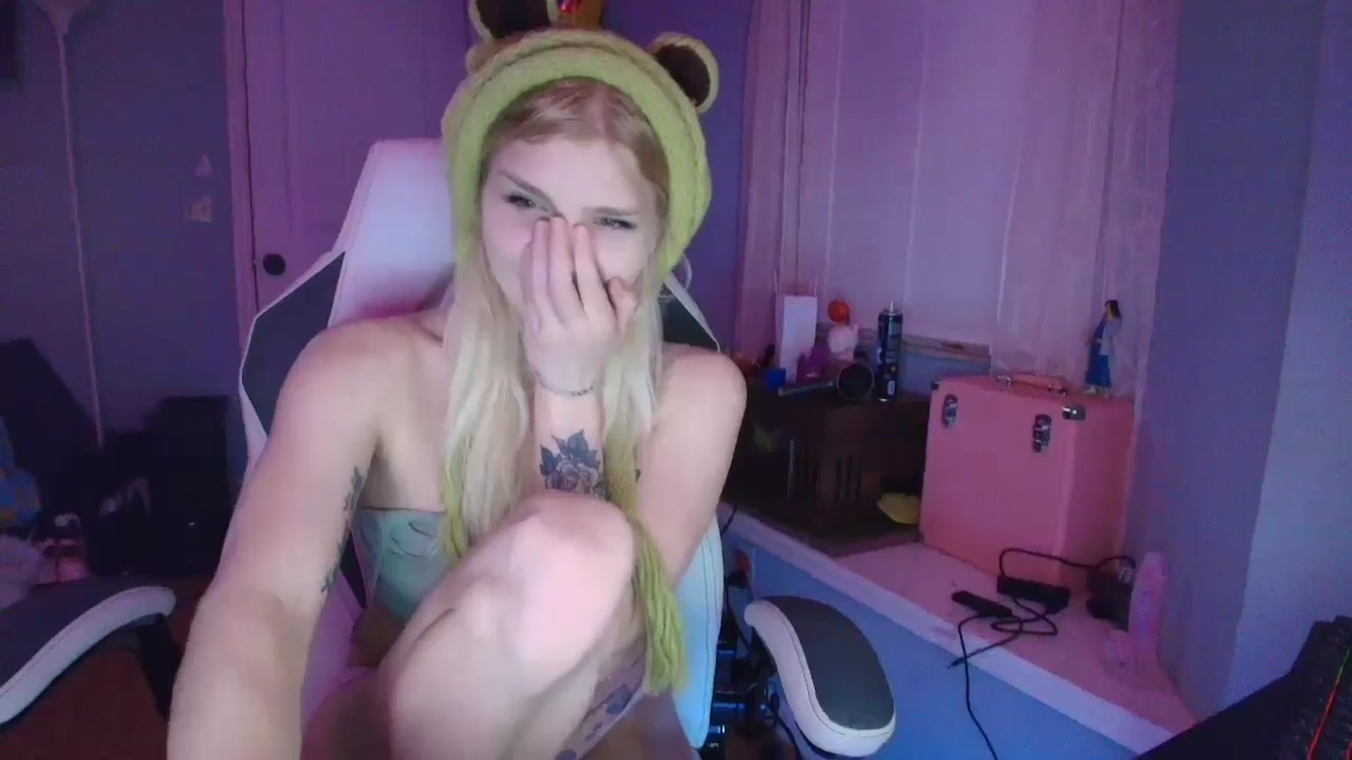 Gallery image thumbnail from DuckChan0's myfreecams stream on, 02/13/2025, 24:53 image 9 of 20