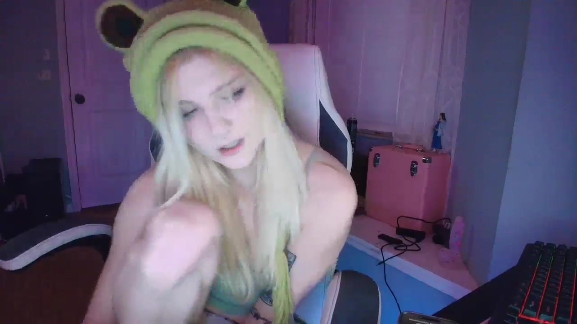 Gallery image thumbnail from DuckChan0's myfreecams stream on, 02/13/2025, 24:53 image 2 of 20
