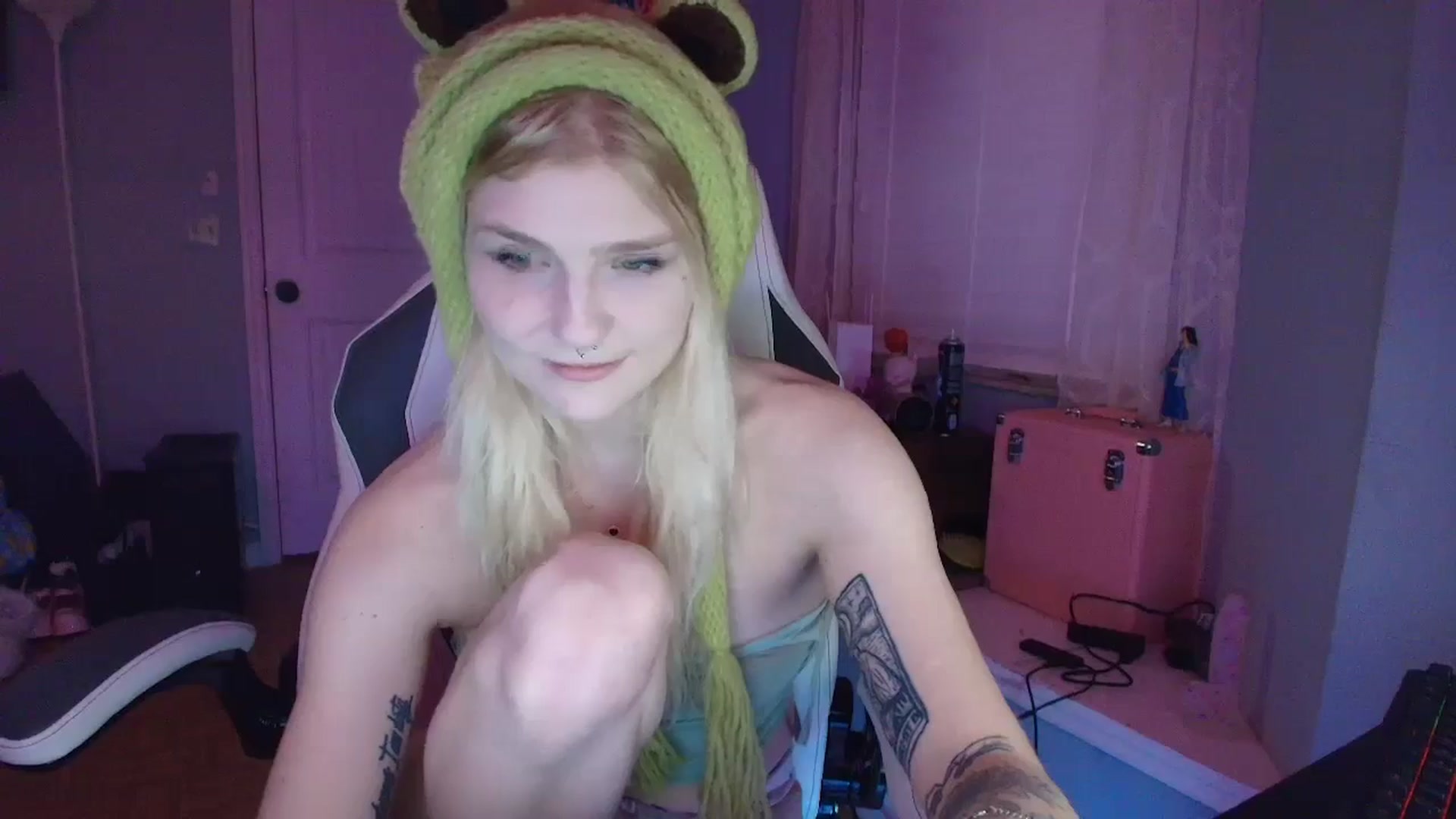 Gallery image thumbnail from DuckChan0's myfreecams stream on, 02/13/2025, 24:53 image 7 of 20