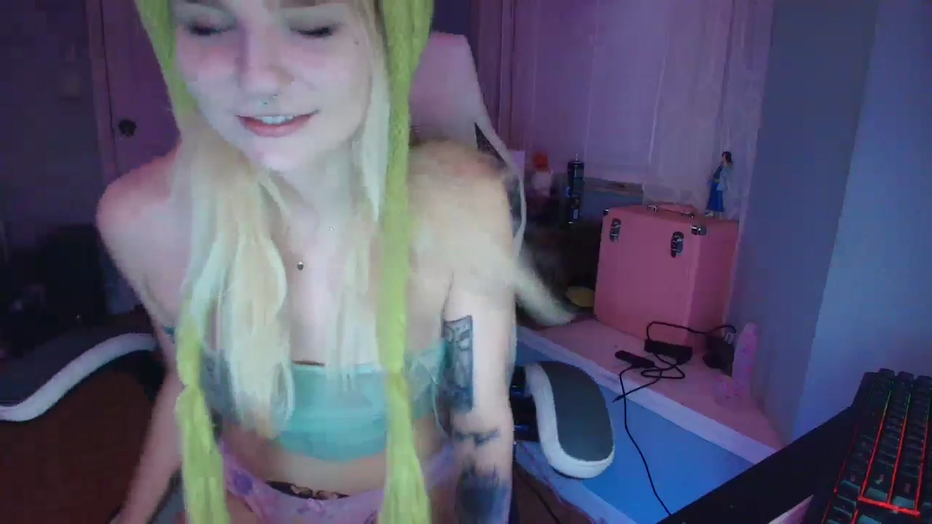Gallery image thumbnail from DuckChan0's myfreecams stream on, 02/13/2025, 24:53 image 6 of 20
