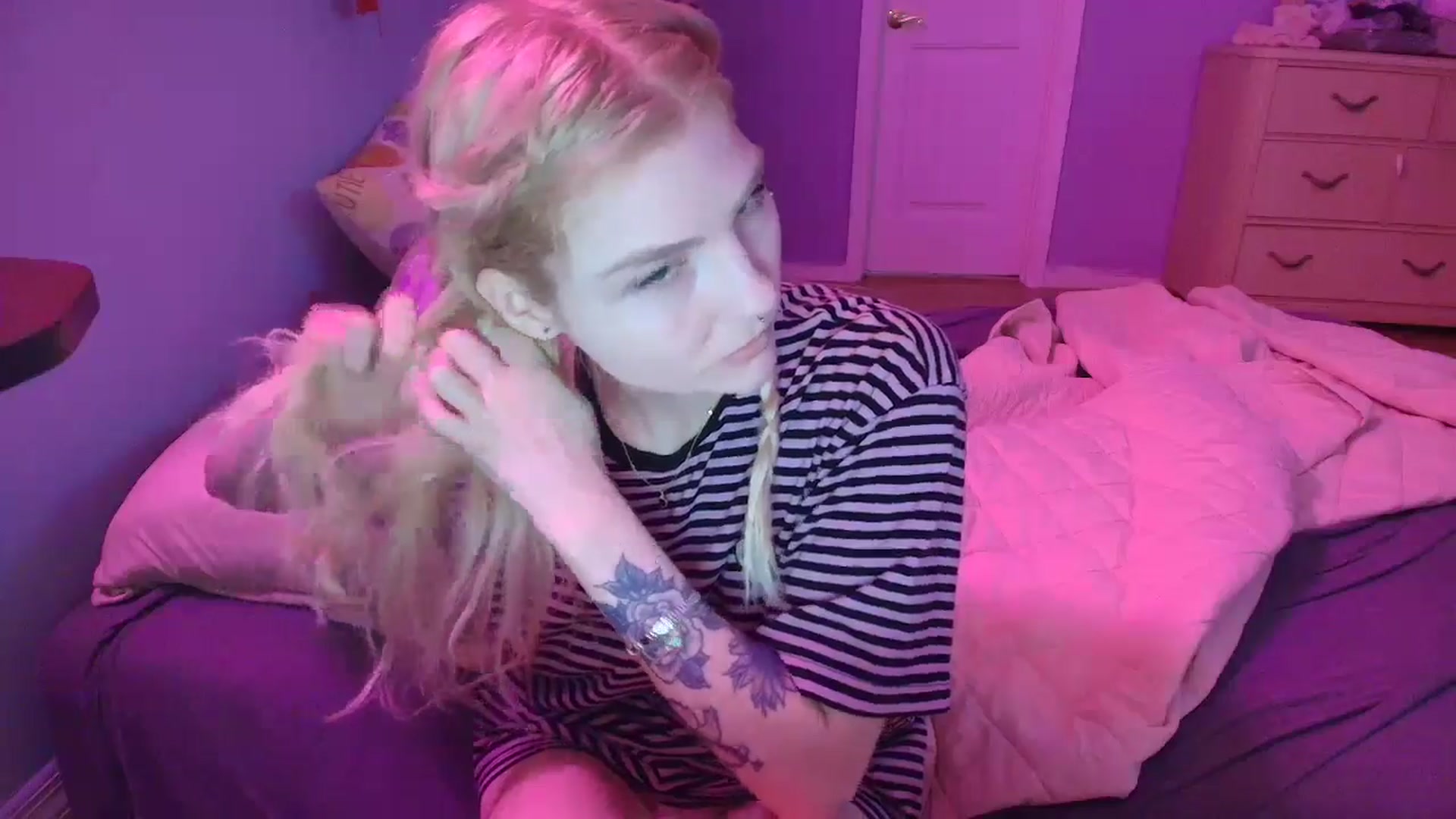 Gallery image thumbnail from DuckChan0's myfreecams stream on, 02/13/2025, 13:58 image 17 of 20