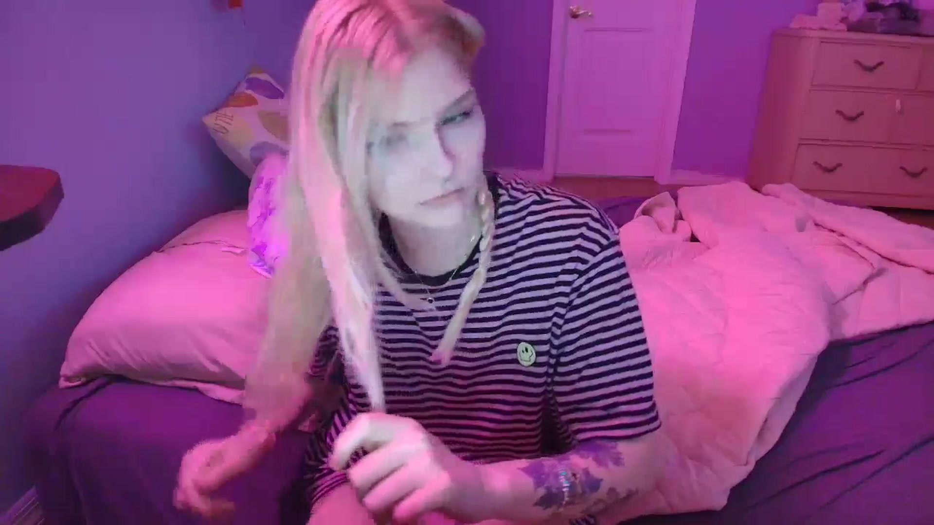 Gallery image thumbnail from DuckChan0's myfreecams stream on, 02/13/2025, 13:58 image 16 of 20