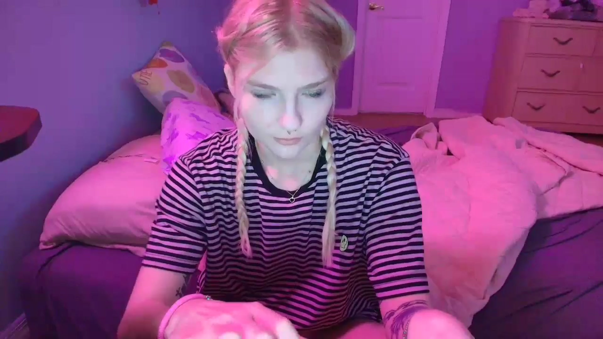 Gallery image thumbnail from DuckChan0's myfreecams stream on, 02/13/2025, 13:58 image 18 of 20