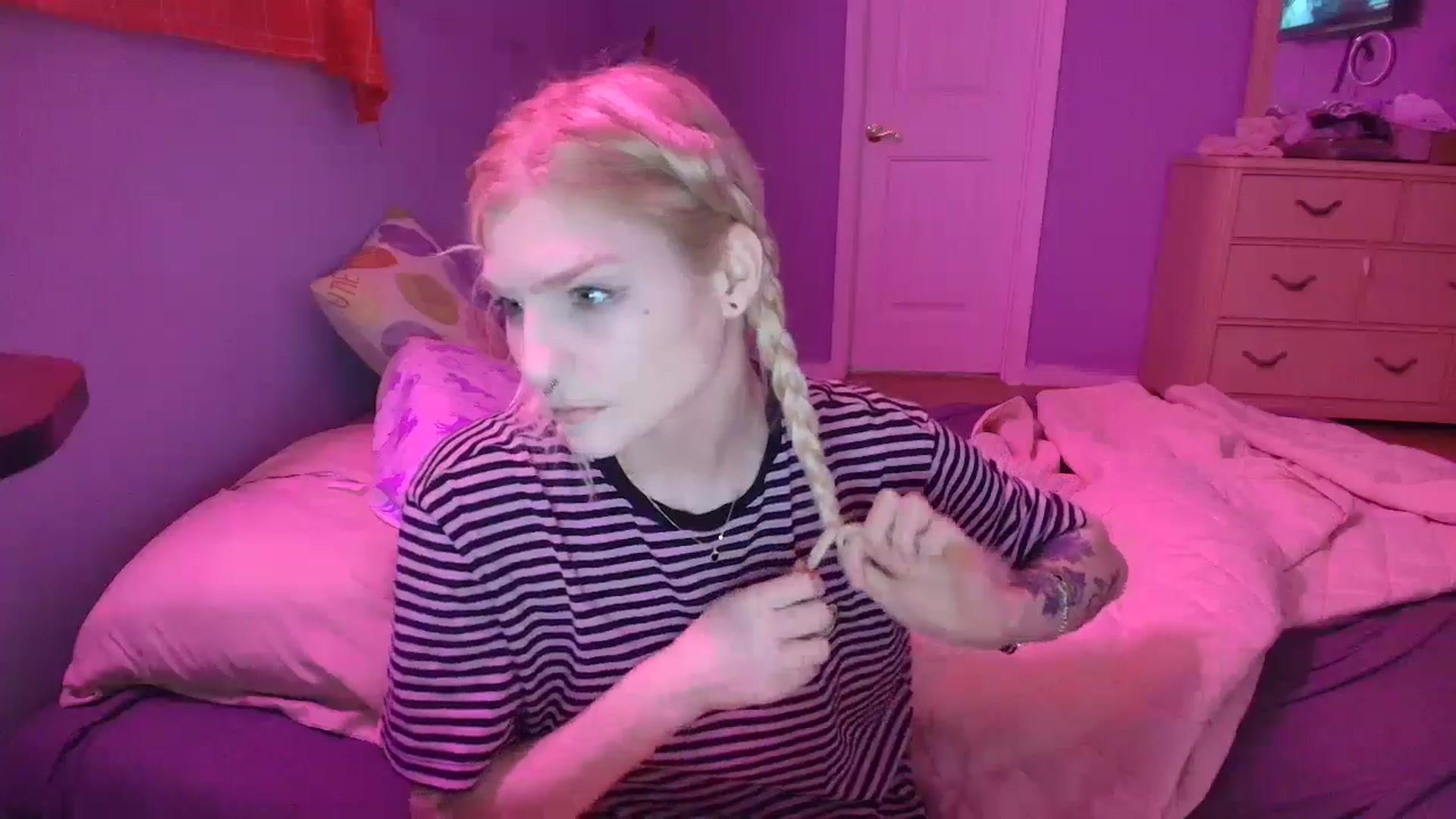 Gallery image thumbnail from DuckChan0's myfreecams stream on, 02/13/2025, 13:58 image 15 of 20