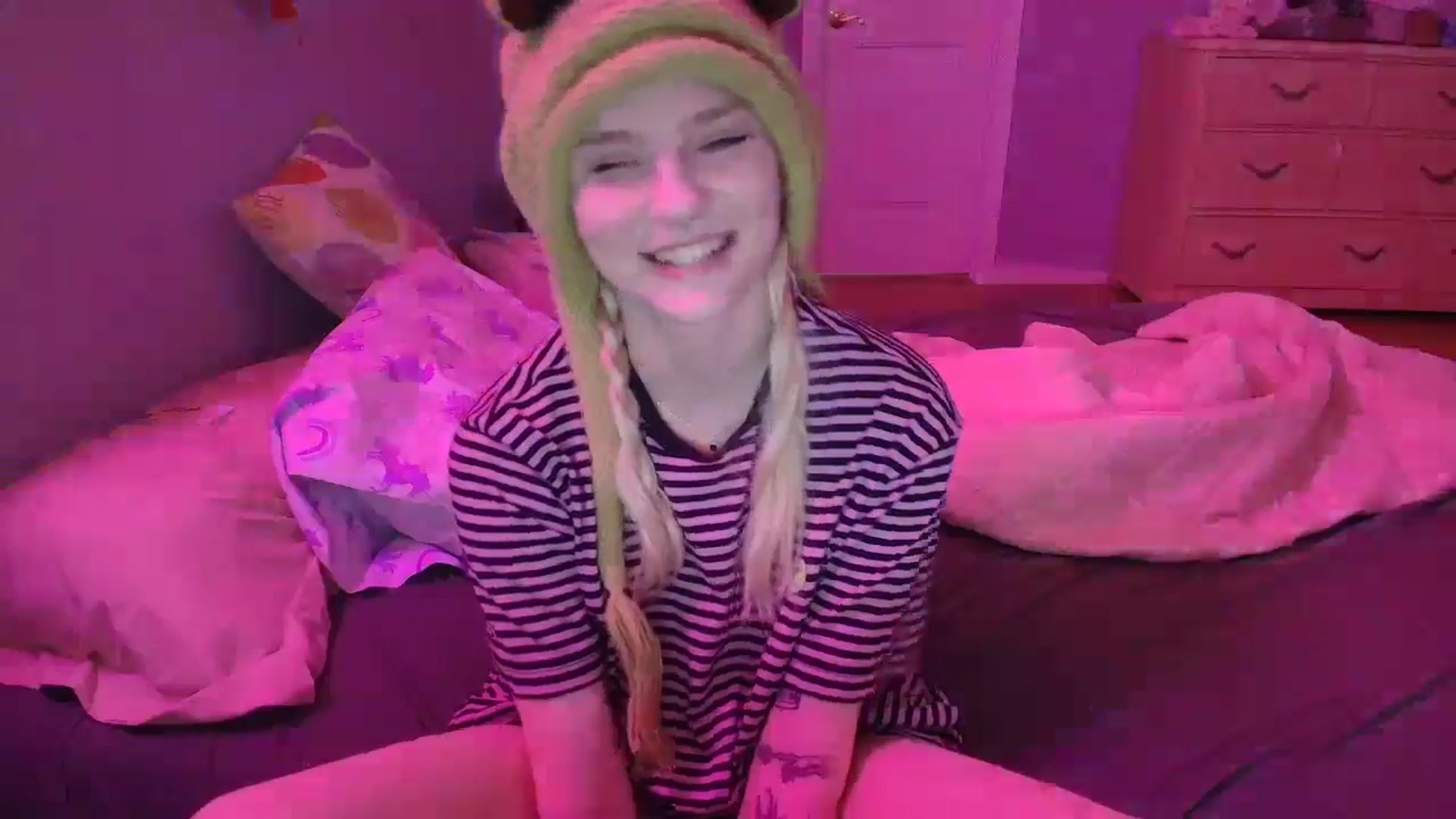 Gallery image thumbnail from DuckChan0's myfreecams stream on, 02/13/2025, 14:47 image 11 of 20