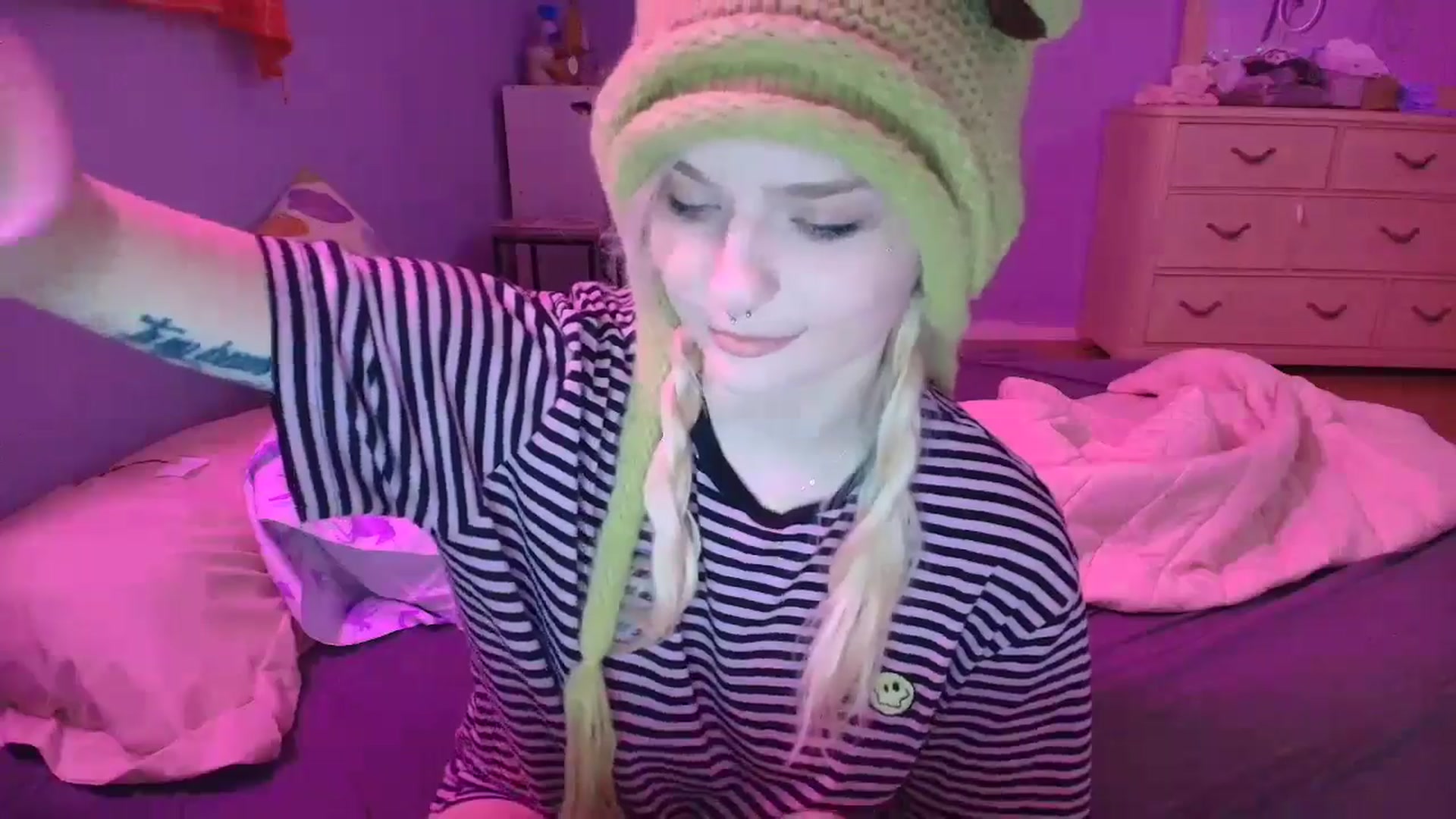 Gallery image thumbnail from DuckChan0's myfreecams stream on, 02/13/2025, 14:47 image 8 of 20