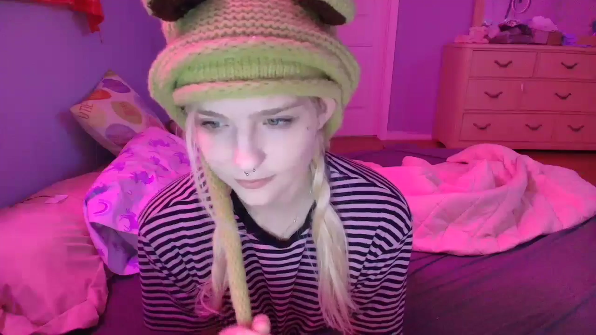 Gallery image thumbnail from DuckChan0's myfreecams stream on, 02/13/2025, 14:47 image 7 of 20
