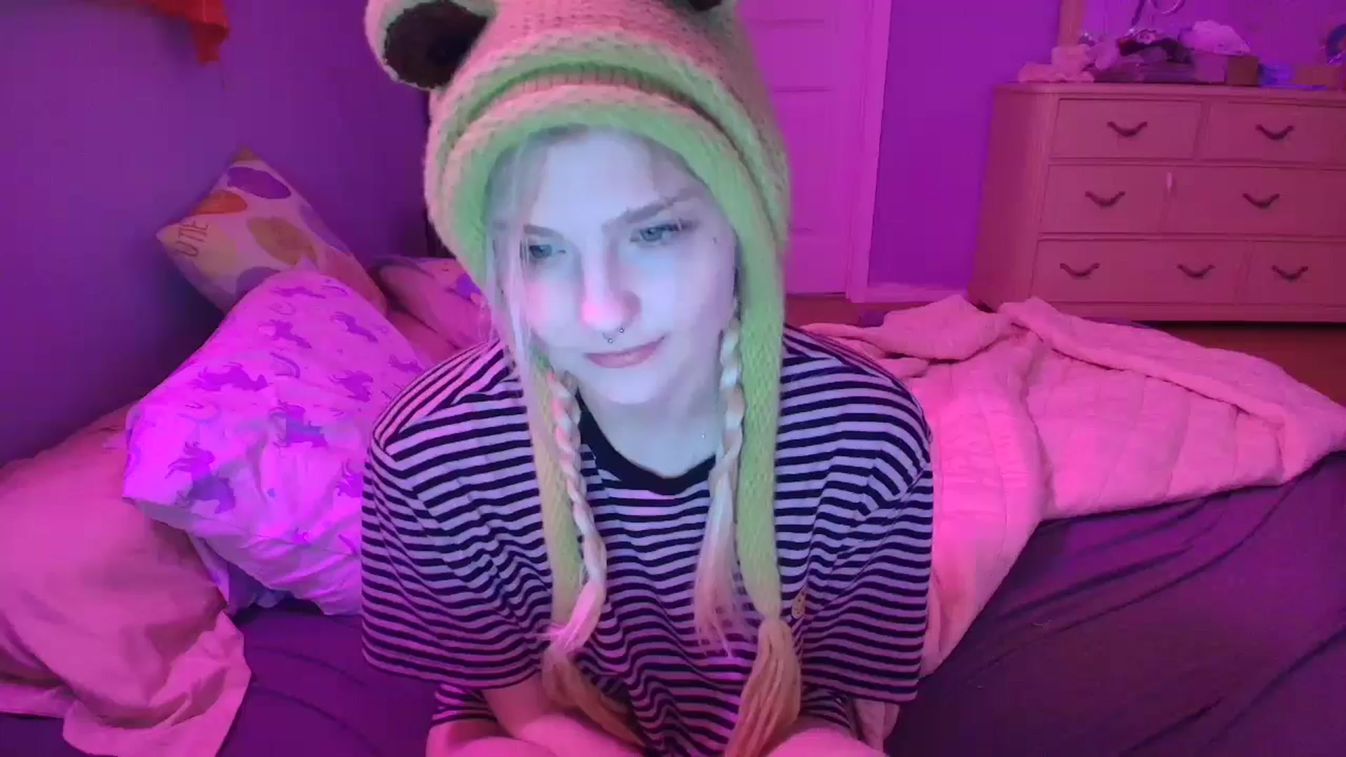 Gallery image thumbnail from DuckChan0's myfreecams stream on, 02/13/2025, 14:47 image 1 of 20