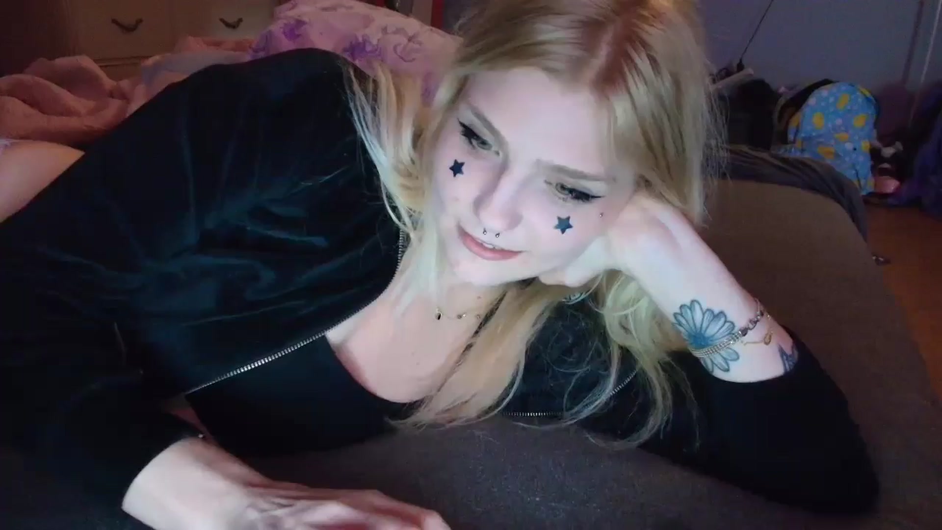 Gallery image thumbnail from DuckChan0's myfreecams stream on, 02/17/2025, 24:01 image 20 of 20
