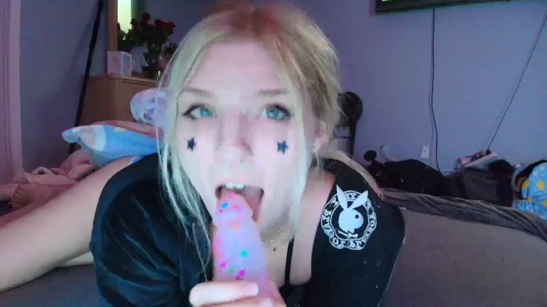 Gallery image thumbnail from DuckChan0's myfreecams stream on, 02/17/2025, 24:01 image 11 of 20