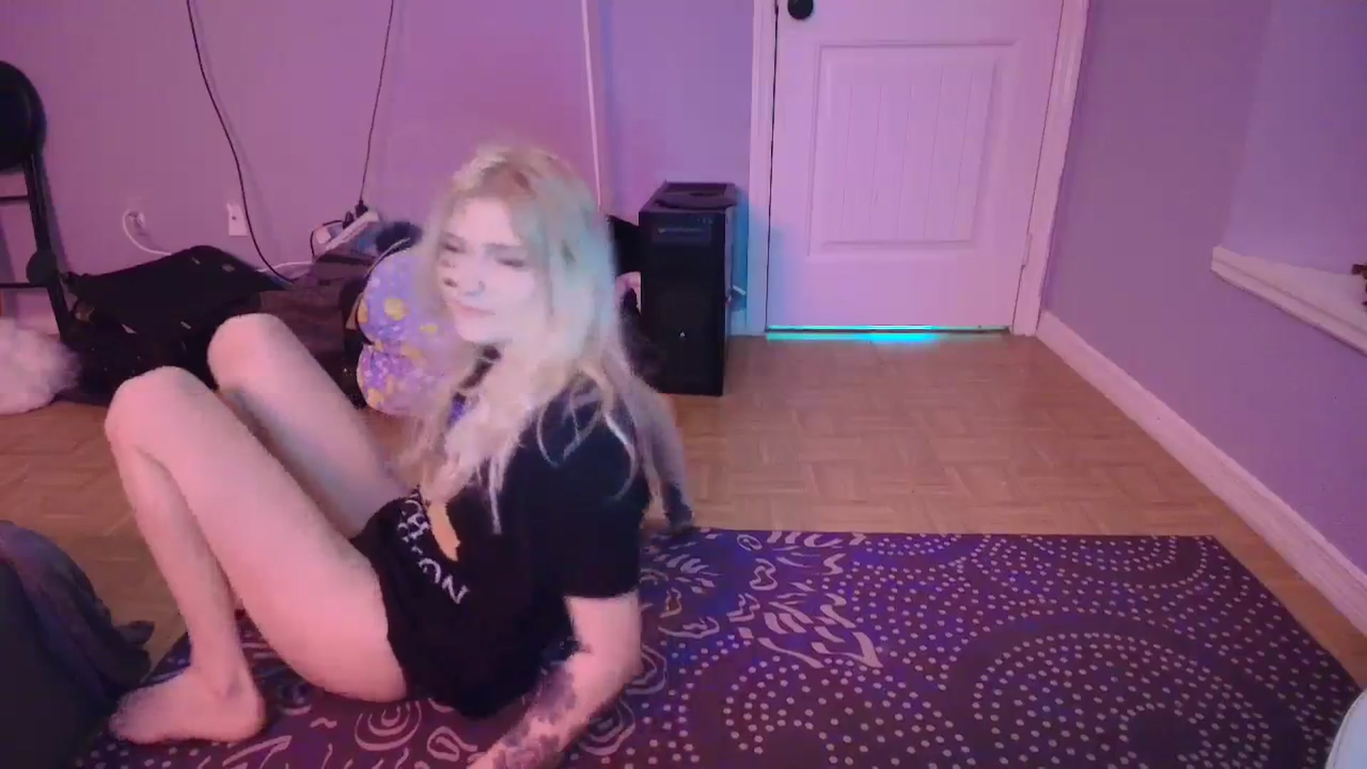 Gallery image thumbnail from DuckChan0's myfreecams stream on, 02/17/2025, 15:41 image 11 of 20