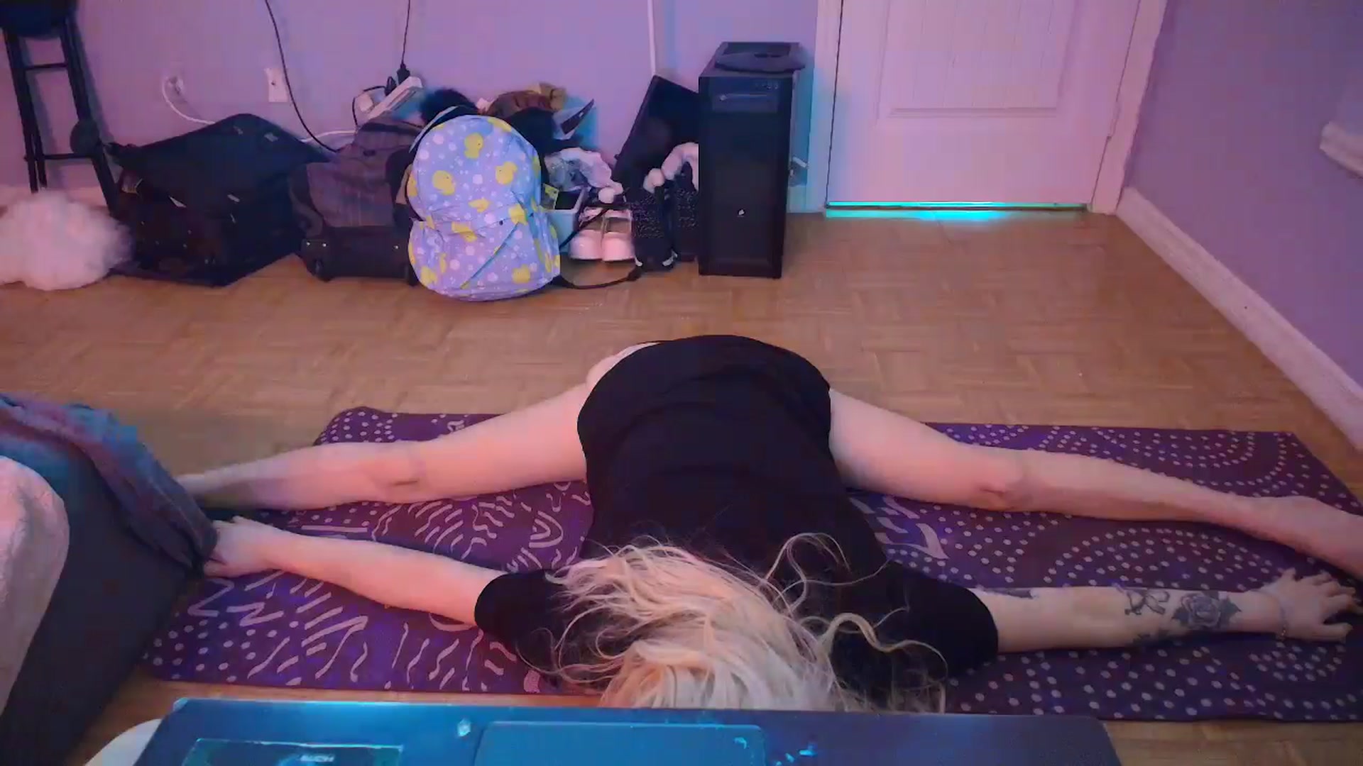 Gallery image thumbnail from DuckChan0's myfreecams stream on, 02/17/2025, 15:41 image 7 of 20