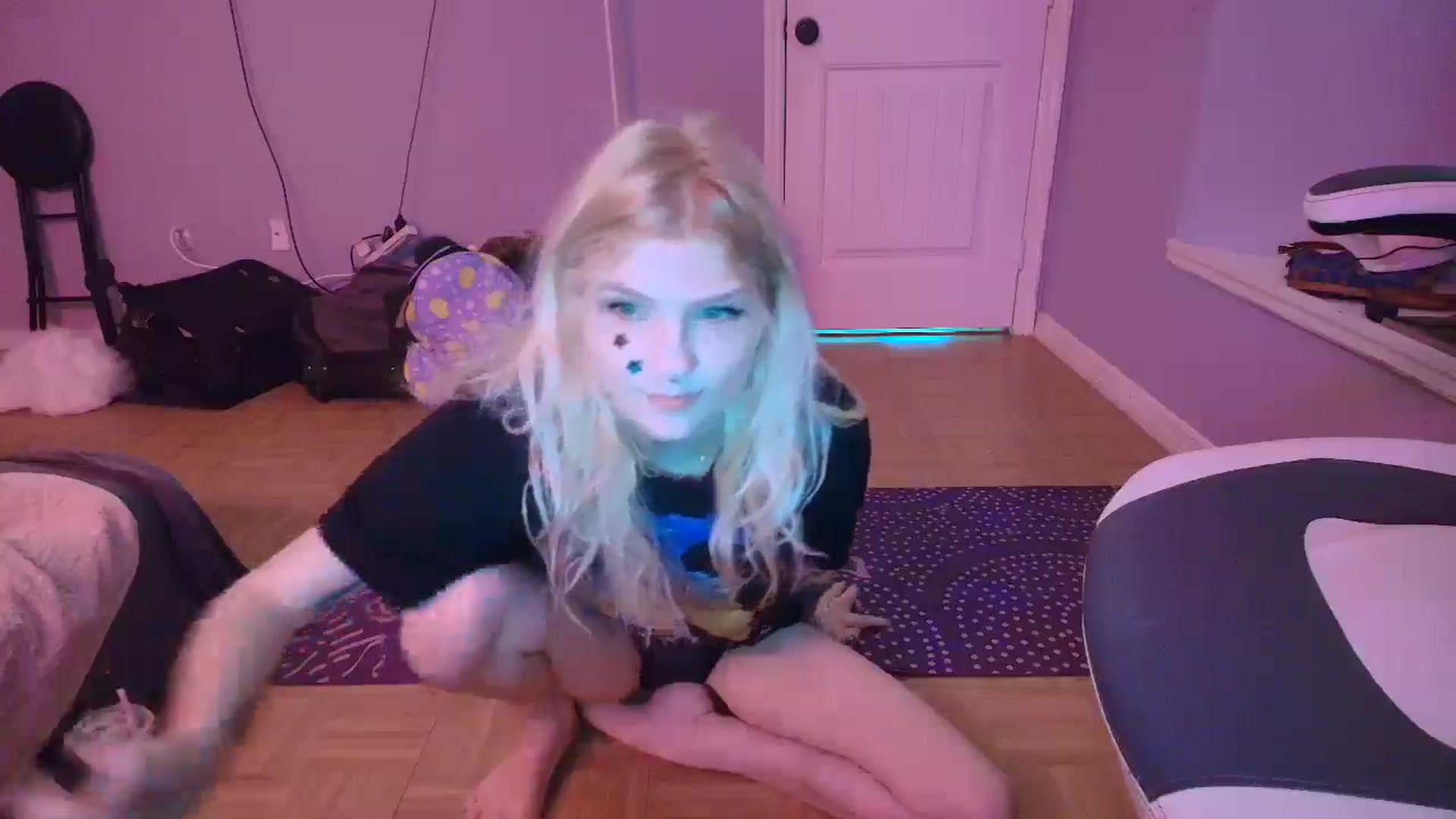 Gallery image thumbnail from DuckChan0's myfreecams stream on, 02/17/2025, 15:41 image 14 of 20