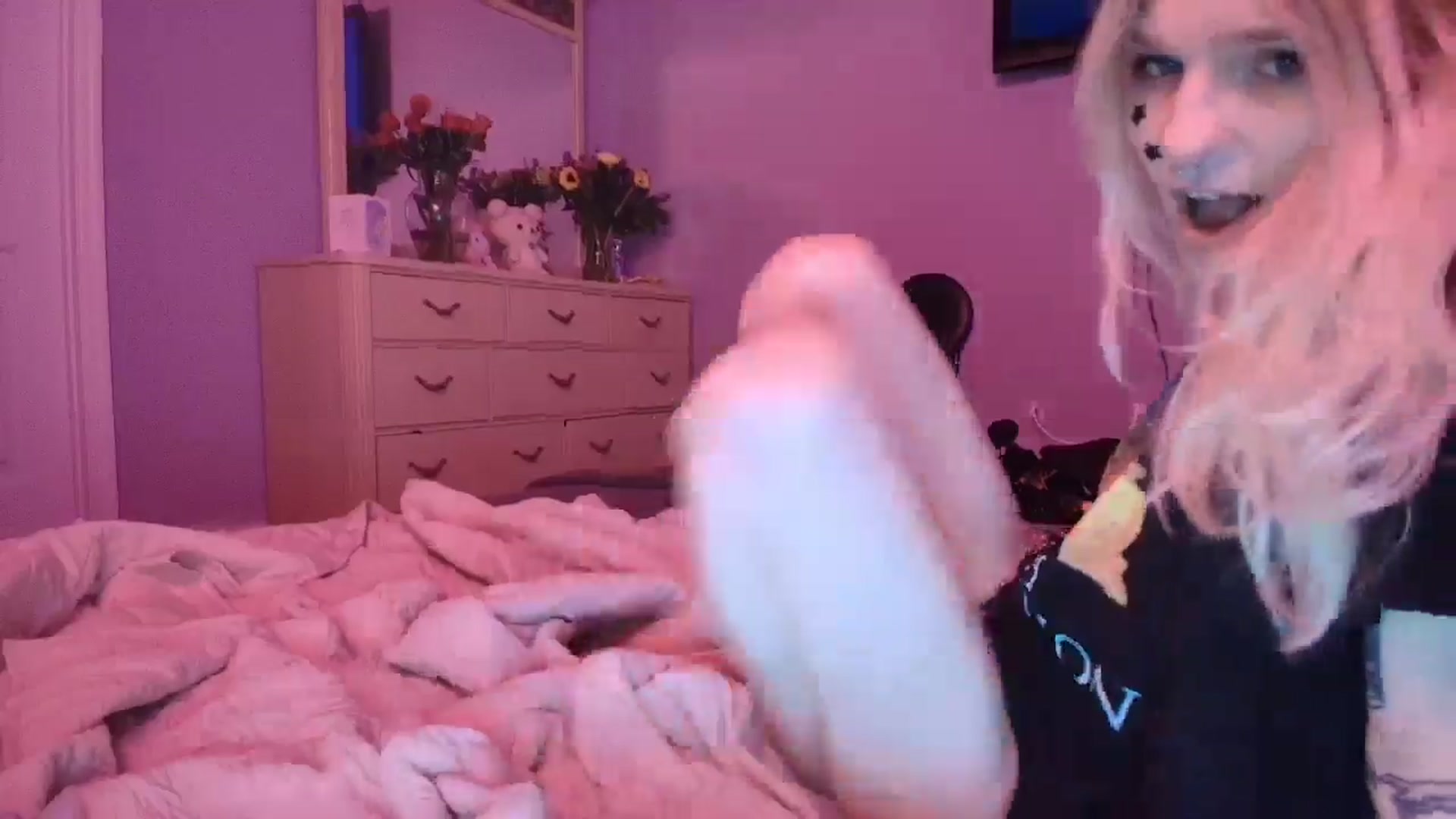 Gallery image thumbnail from DuckChan0's myfreecams stream on, 02/17/2025, 16:26 image 9 of 20