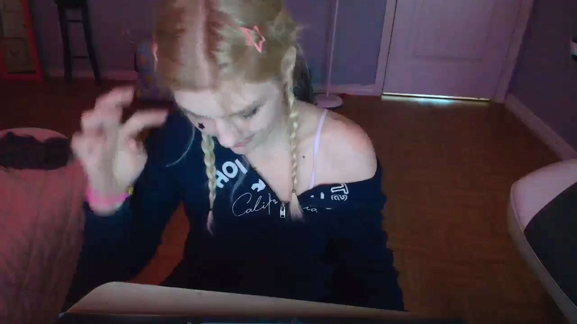 Gallery image thumbnail from DuckChan0's myfreecams stream on, 02/18/2025, 15:44 image 13 of 20