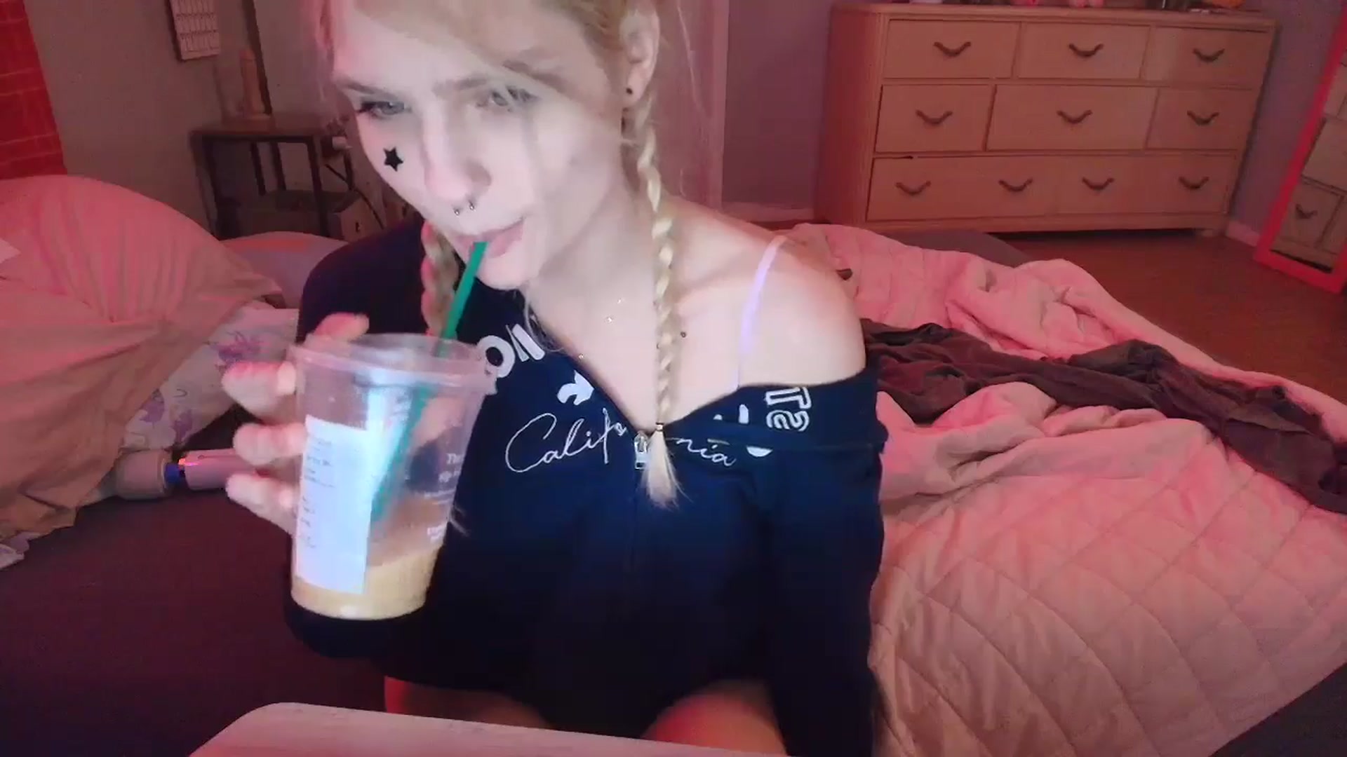 Gallery image thumbnail from DuckChan0's myfreecams stream on, 02/18/2025, 15:44 image 4 of 20
