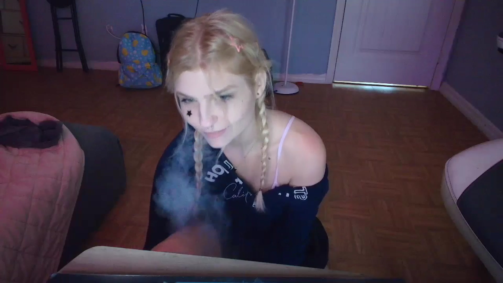 Gallery image thumbnail from DuckChan0's myfreecams stream on, 02/18/2025, 15:44 image 14 of 20