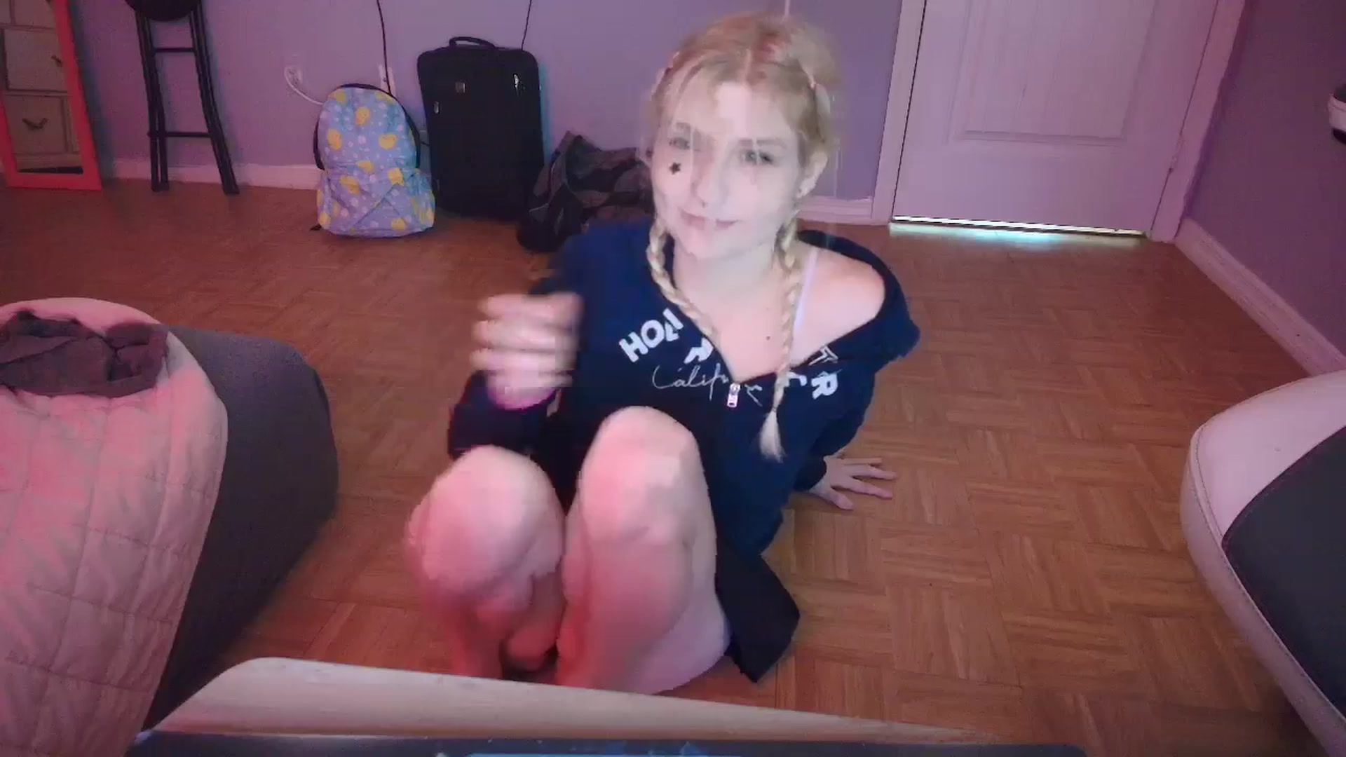 Gallery image thumbnail from DuckChan0's myfreecams stream on, 02/18/2025, 15:44 image 10 of 20