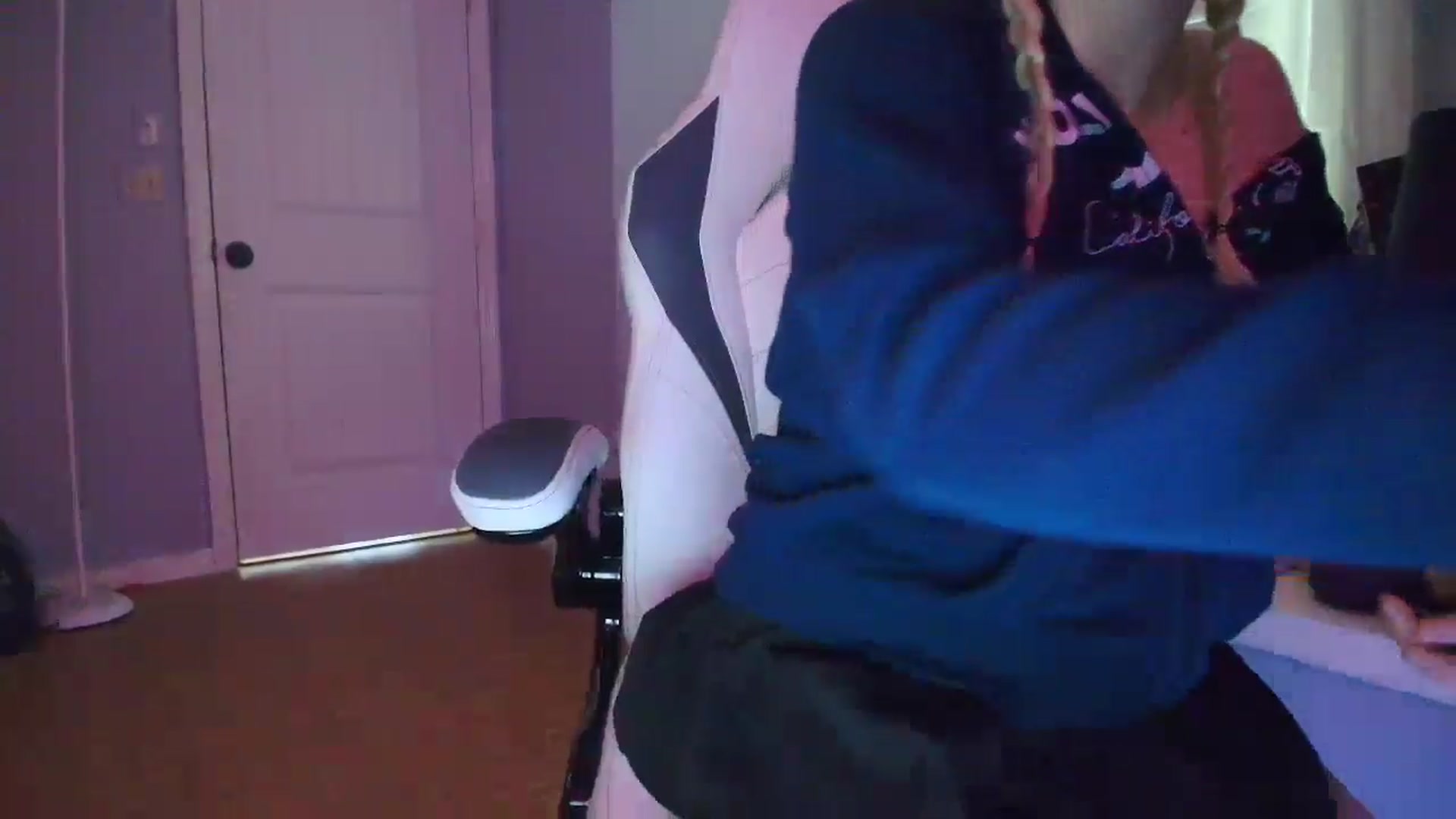 Gallery image thumbnail from DuckChan0's myfreecams stream on, 02/18/2025, 15:44 image 16 of 20