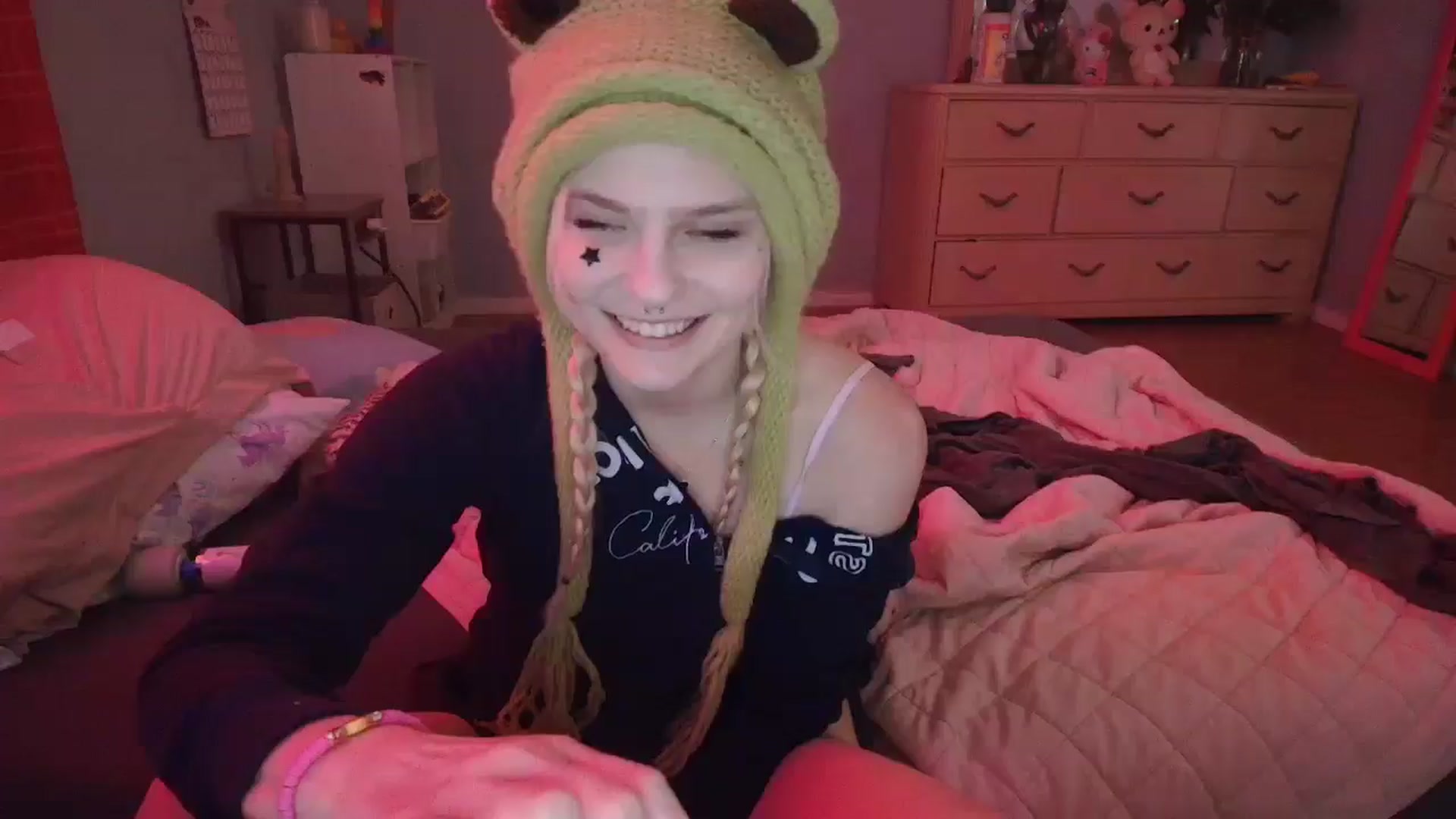 Gallery image thumbnail from DuckChan0's myfreecams stream on, 02/18/2025, 15:44 image 1 of 20