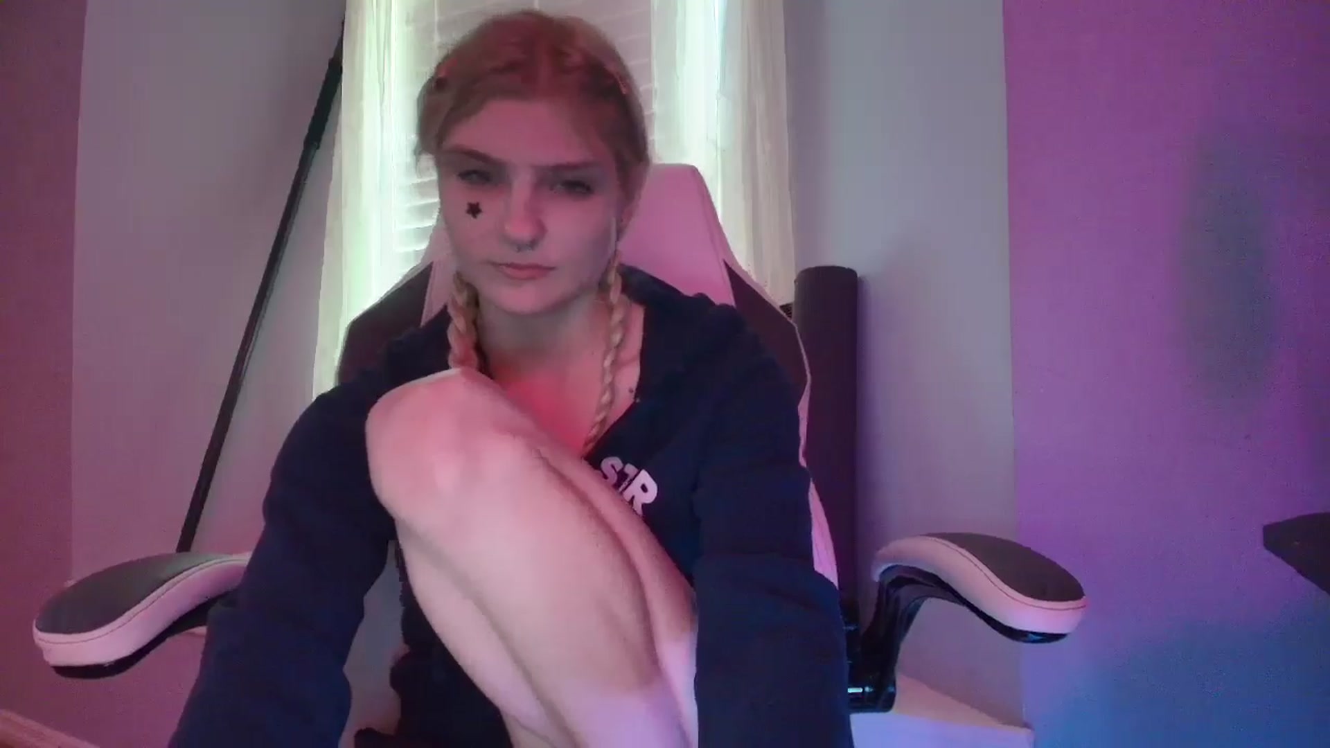 Gallery image thumbnail from DuckChan0's myfreecams stream on, 02/18/2025, 16:35 image 2 of 20