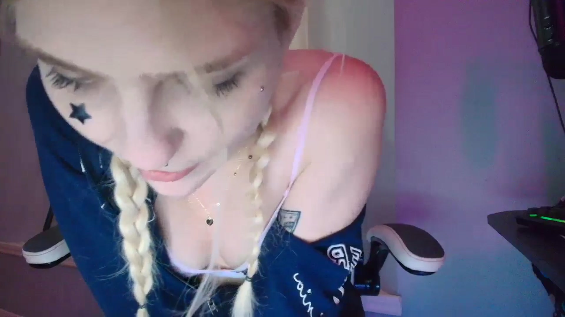 Gallery image thumbnail from DuckChan0's myfreecams stream on, 02/18/2025, 16:35 image 17 of 20